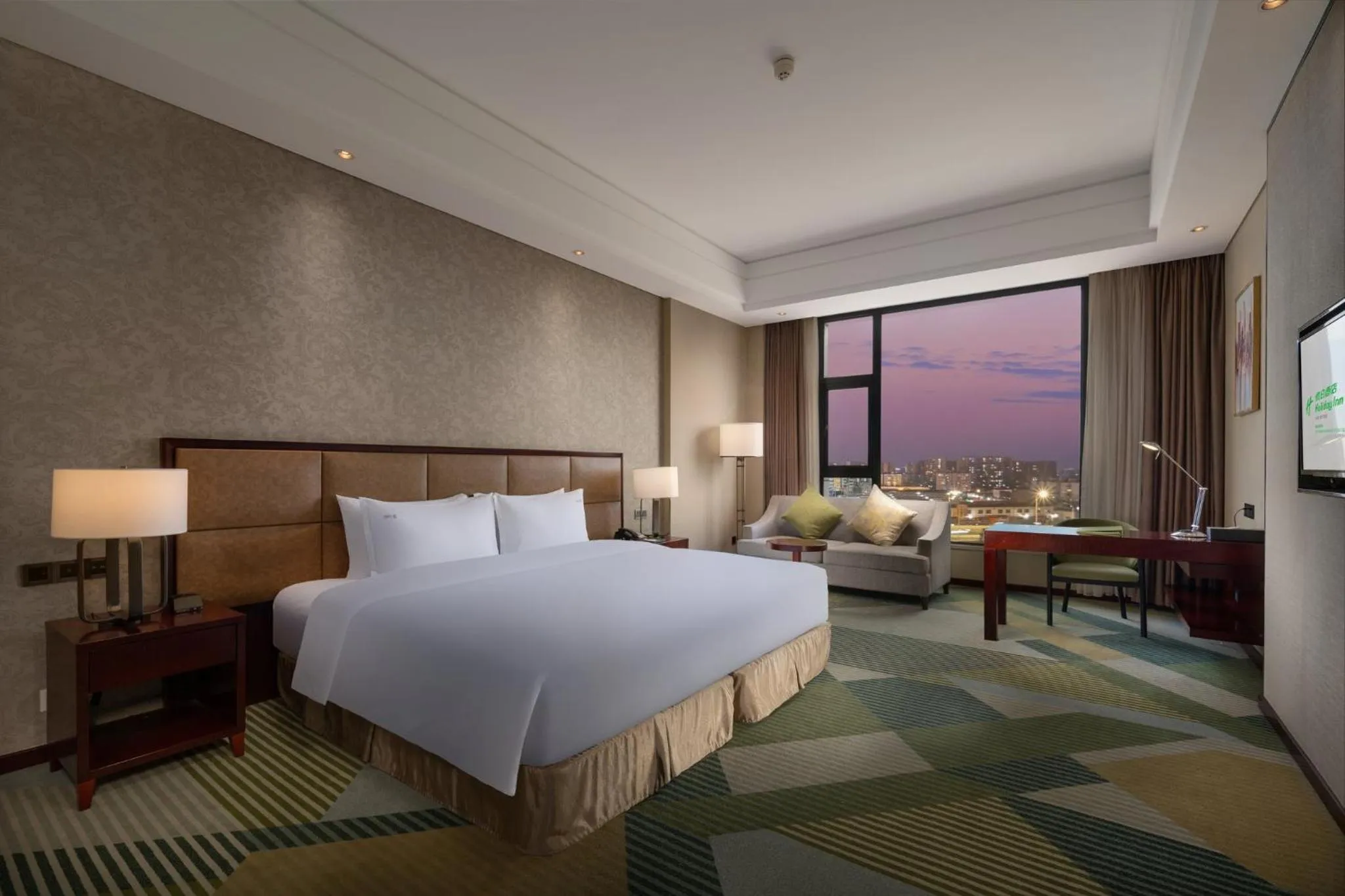 Photo of the whole room, Bed in Holiday Inn Foshan Nanhai Central by IHG