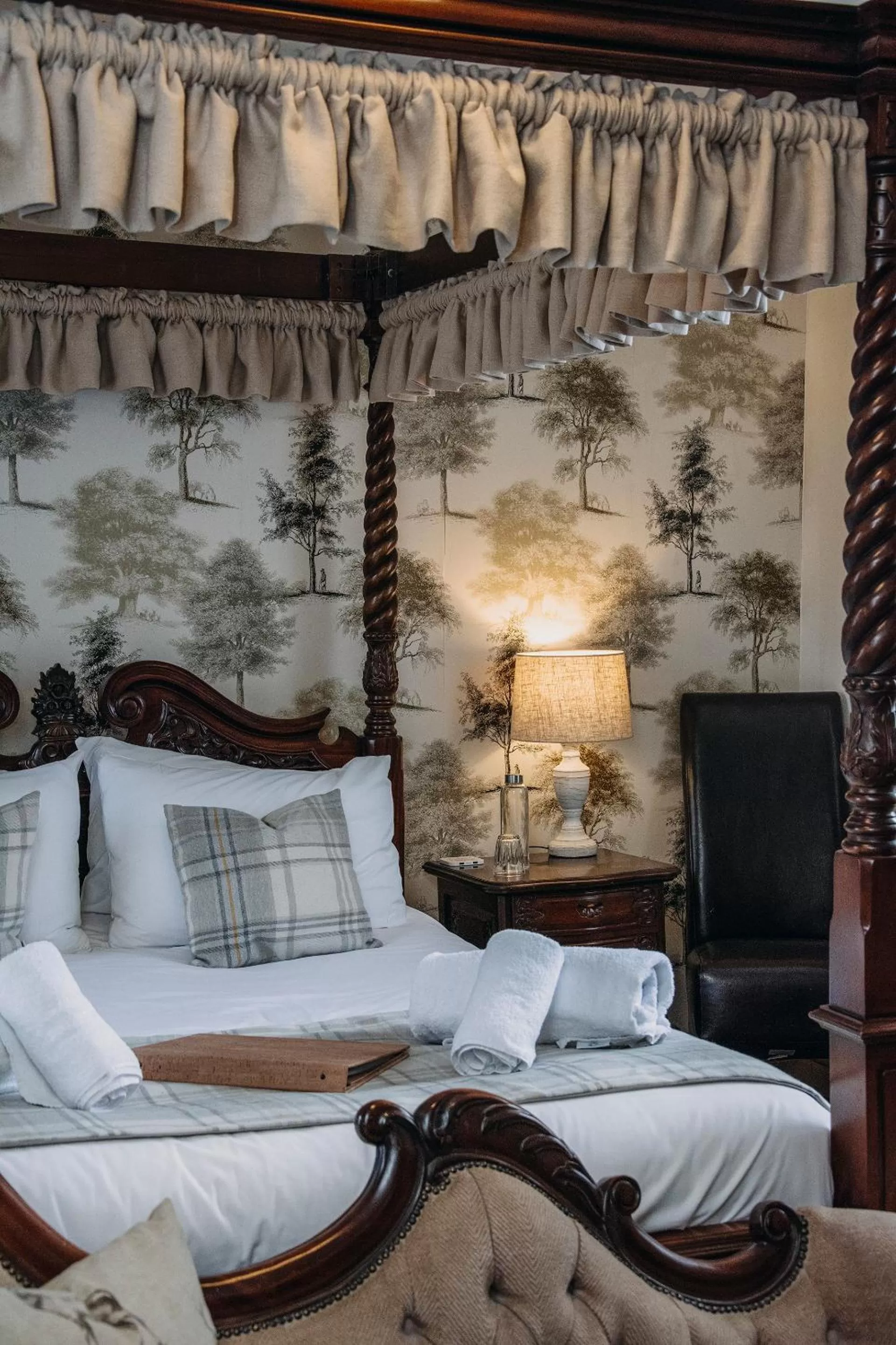 Bedroom in The George Inn