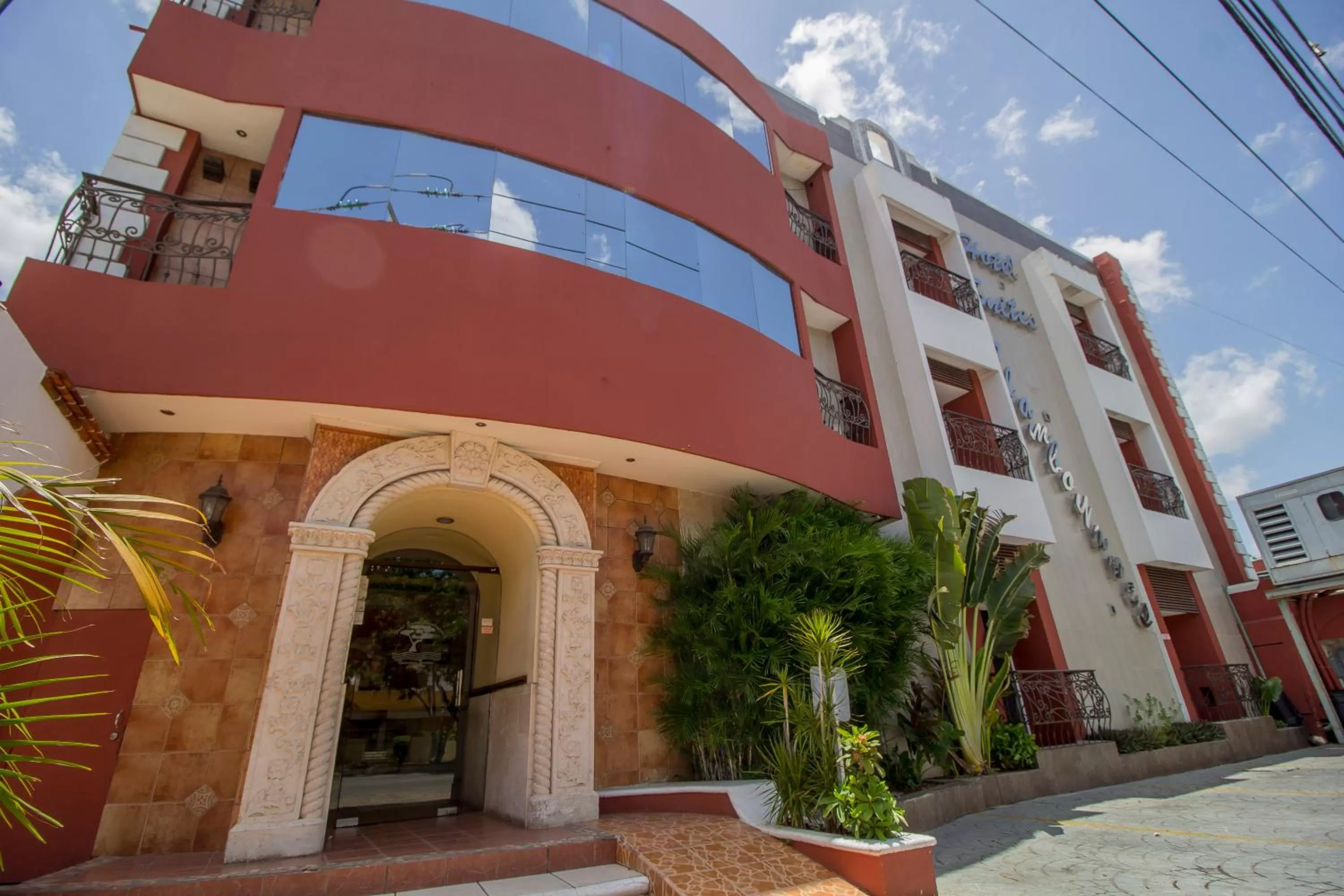 Facade/entrance in Suites Flamboyanes