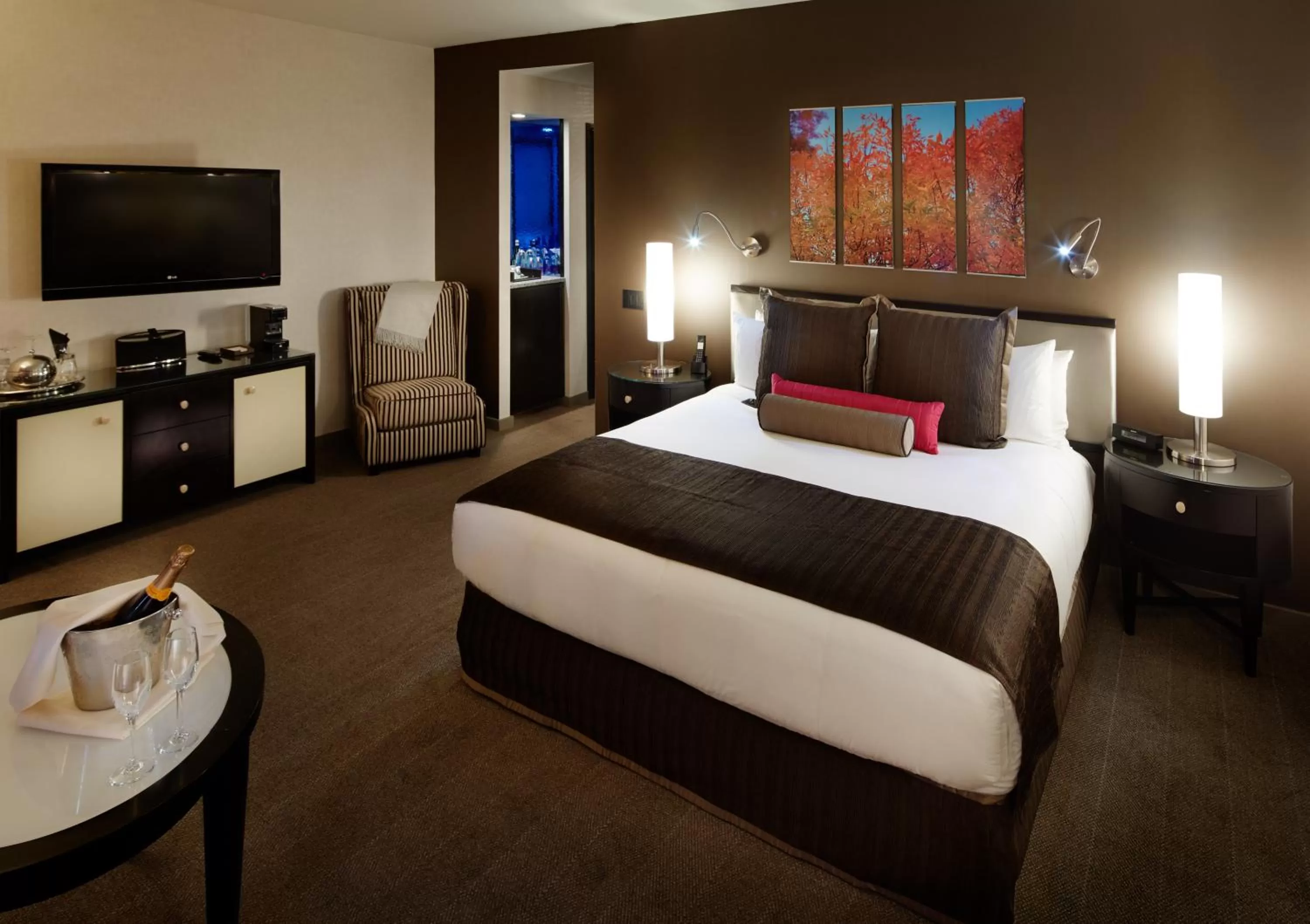 Bedroom, Bed in Royalton Park Avenue