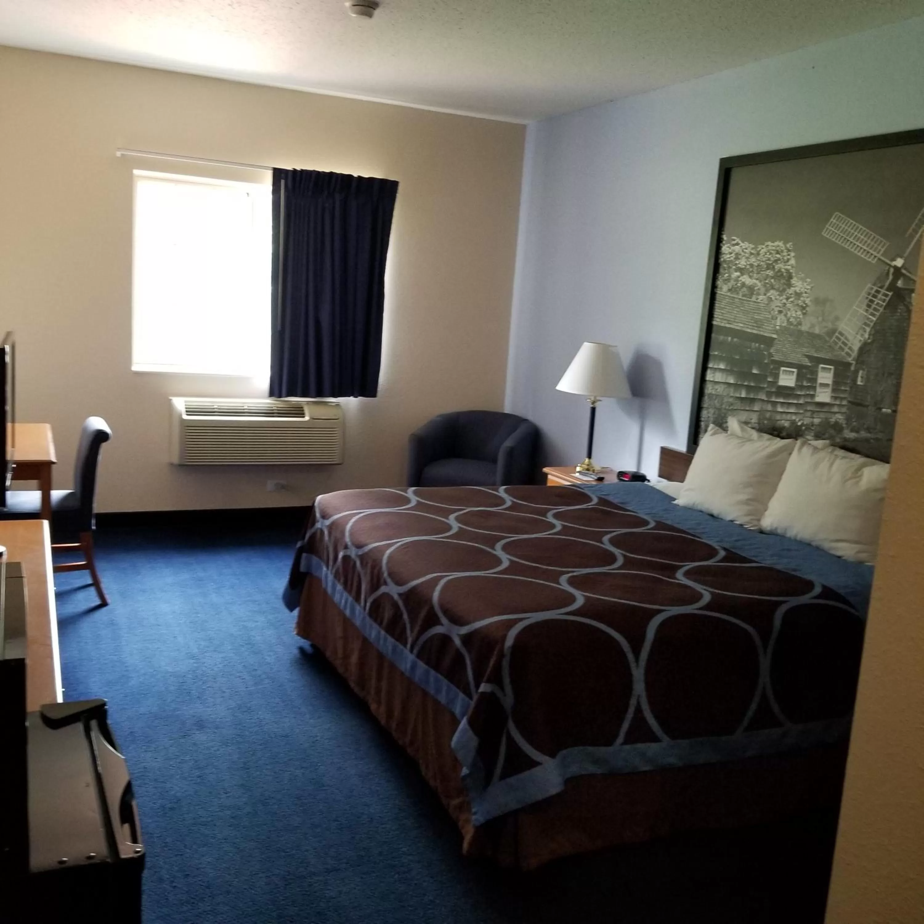 Bedroom, Bed in Super 8 by Wyndham Cobleskill NY