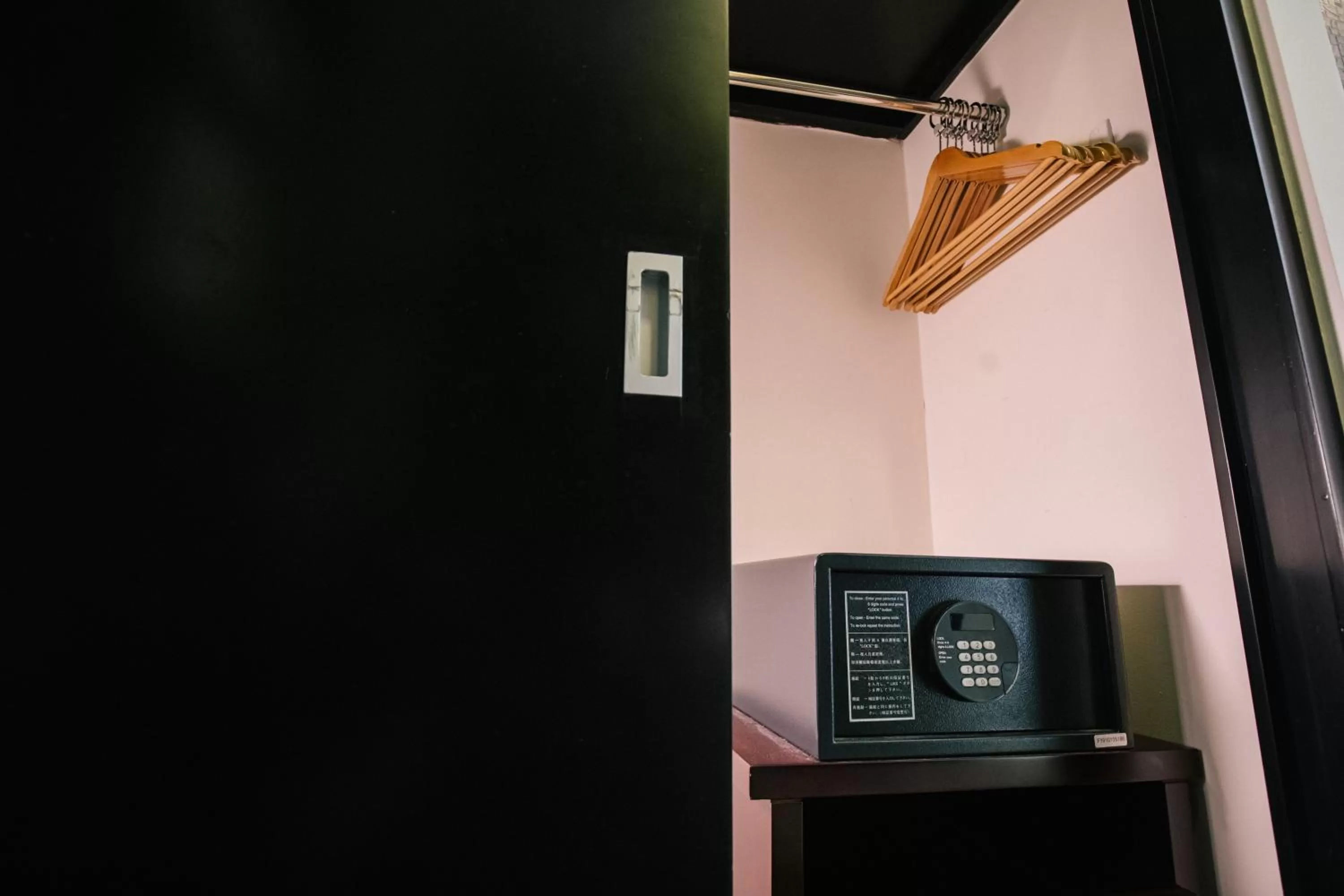 TV and multimedia in Hotel Royal Queens