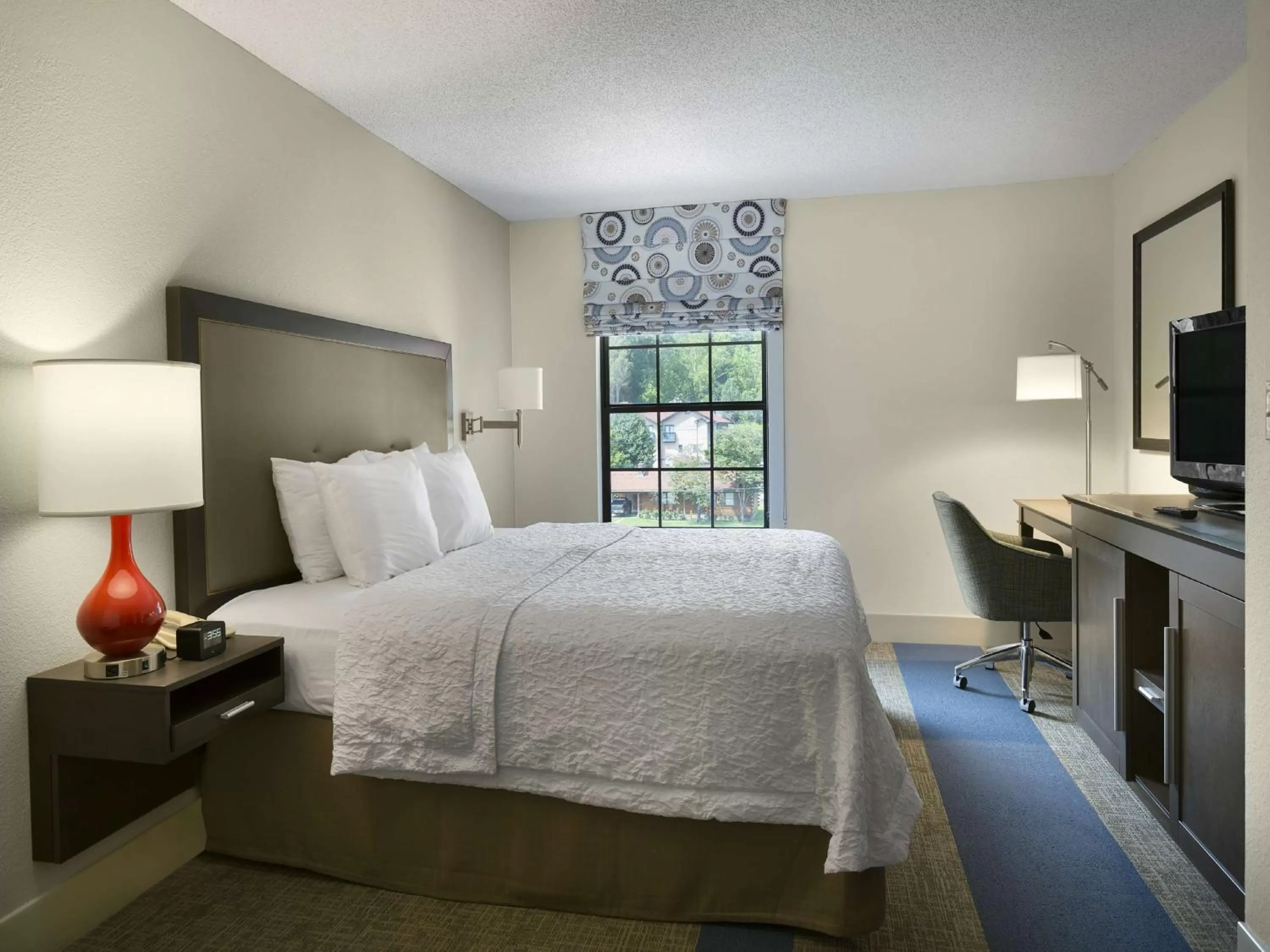 Bed in Hampton Inn Helen