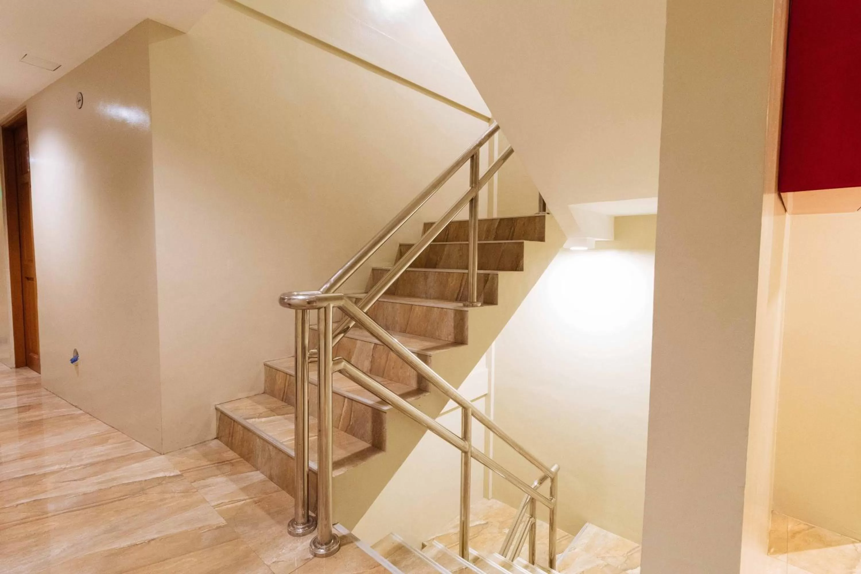 Area and facilities in RedDoorz at Hotel Rosemarie