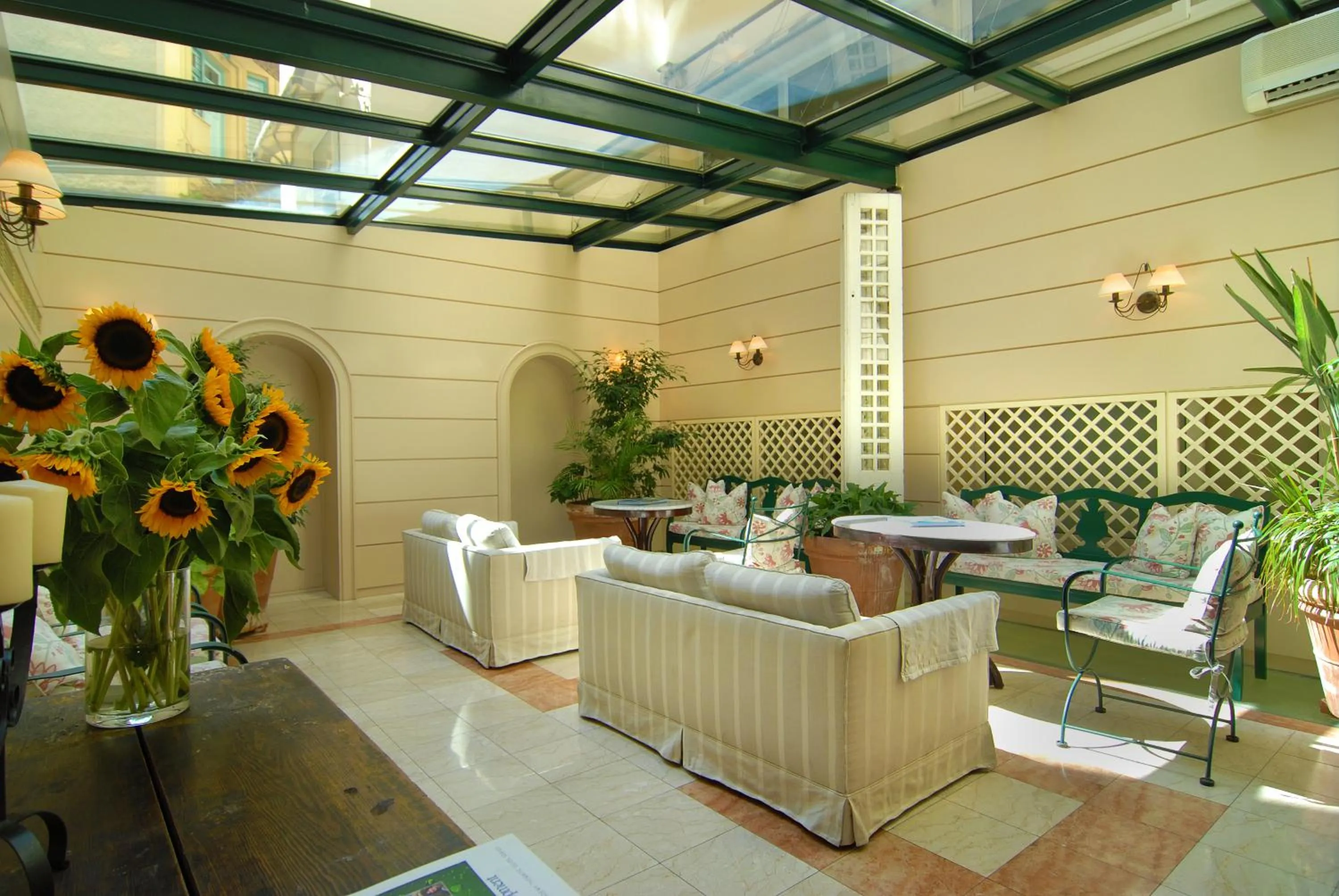 Patio in Philippos Hotel