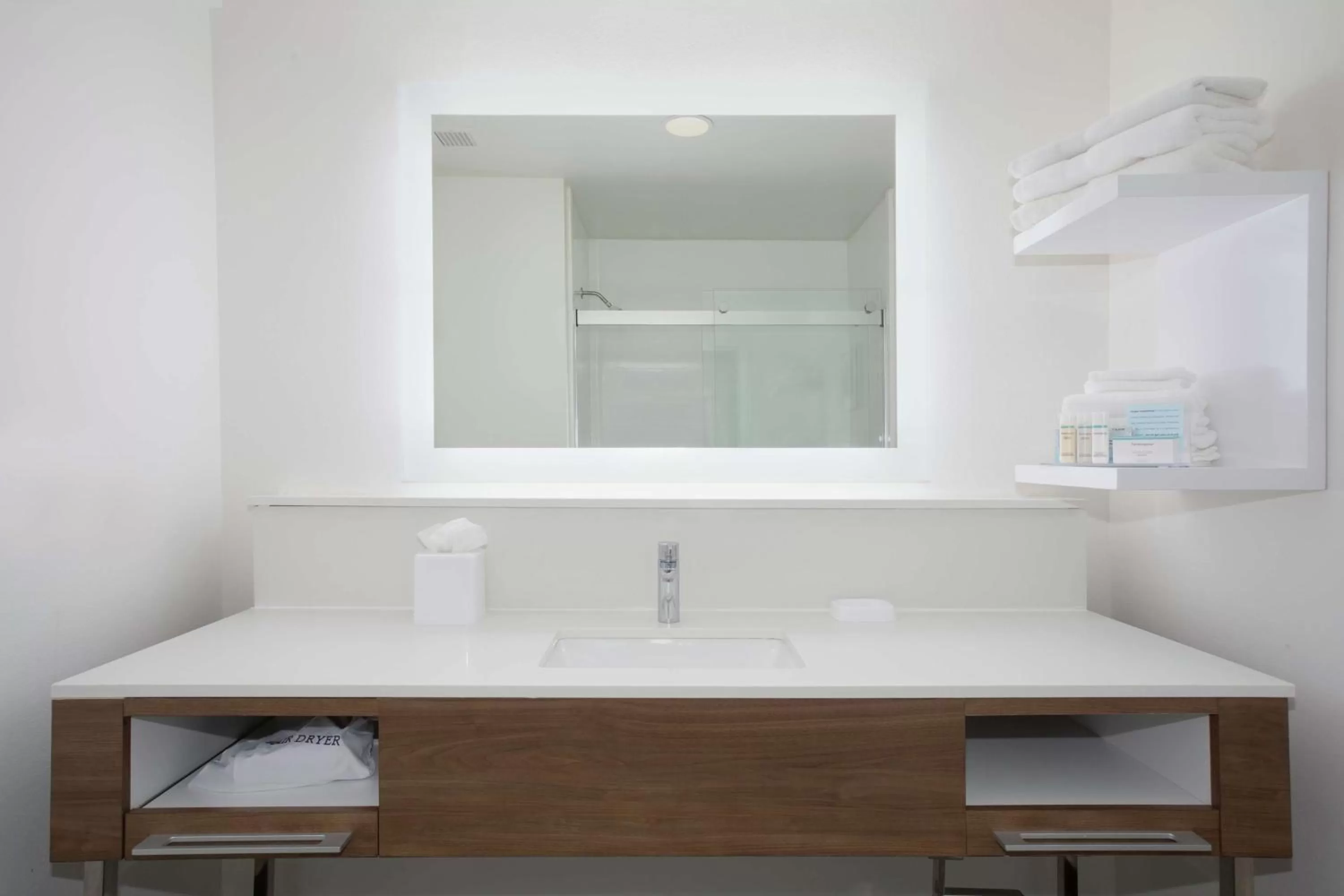 Bathroom in Hampton Inn & Suites Kansas City-Merriam