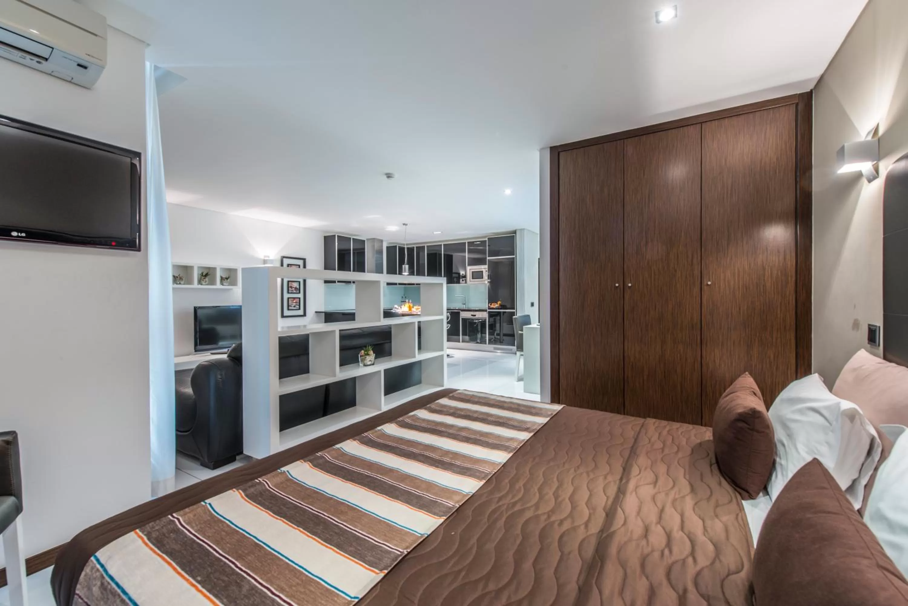 Bed in RK Suite Hotel