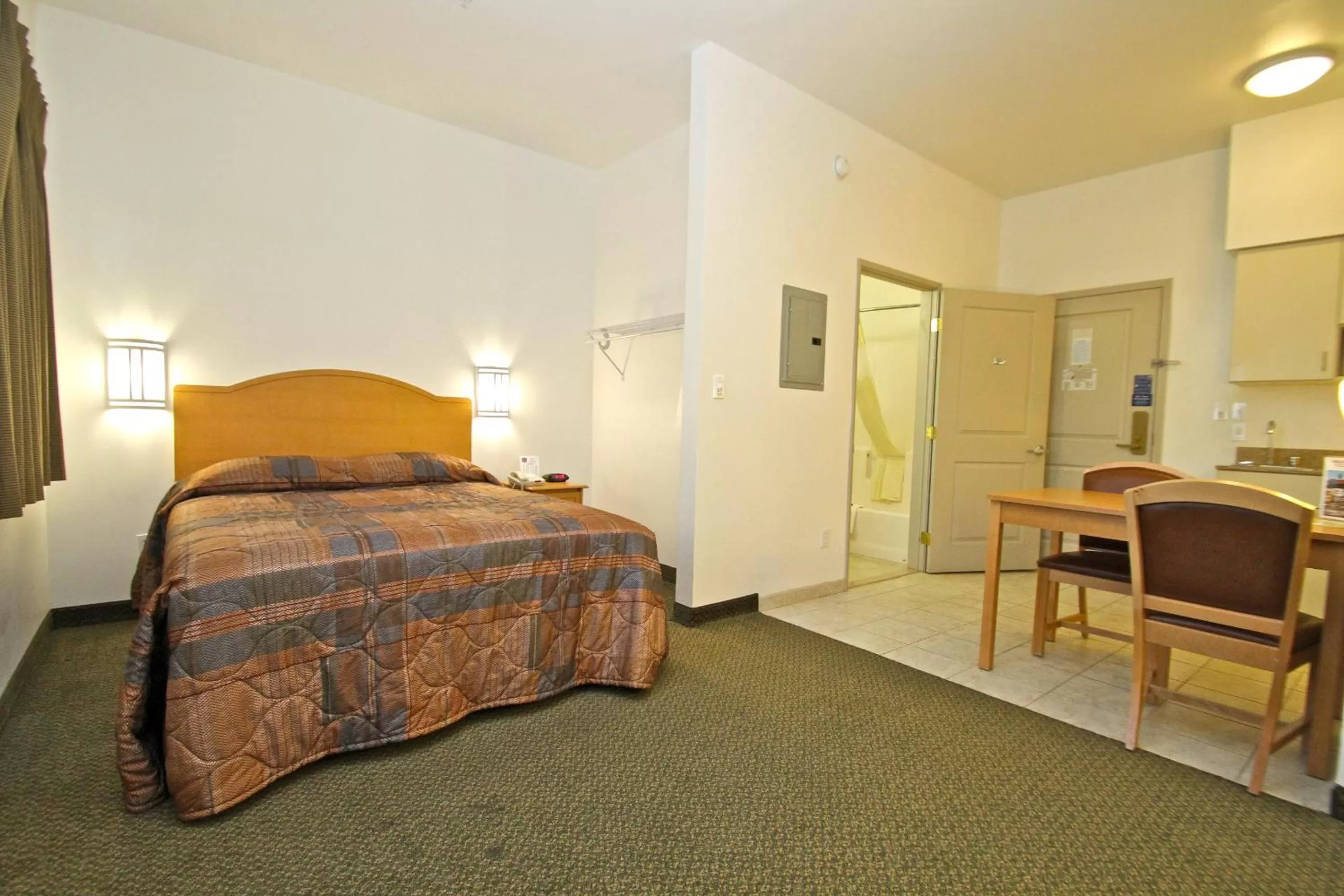 Bedroom, Bed in Studio 6-Bakersfield, CA