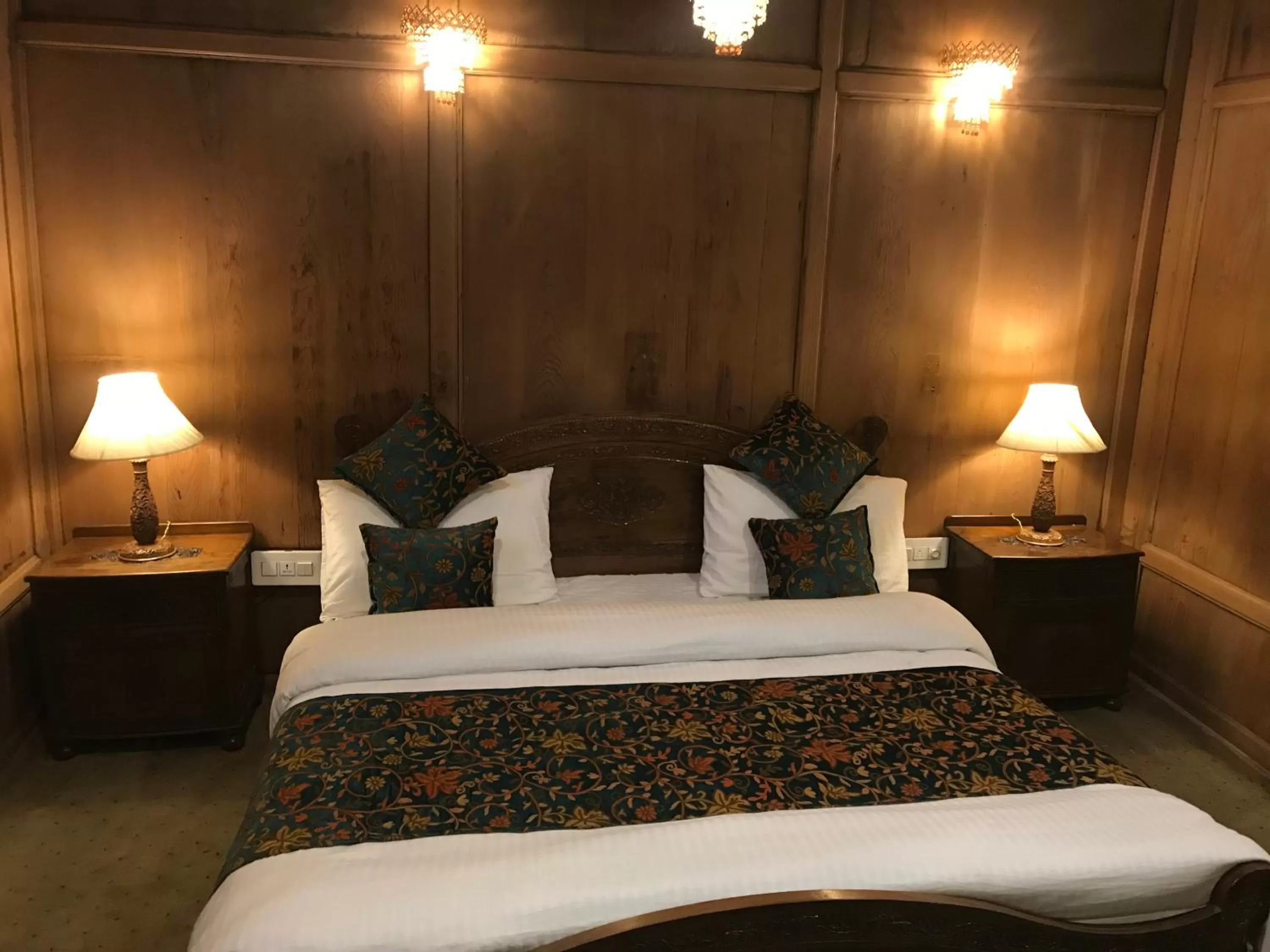 Bed in Nazneen Group Of Houseboats