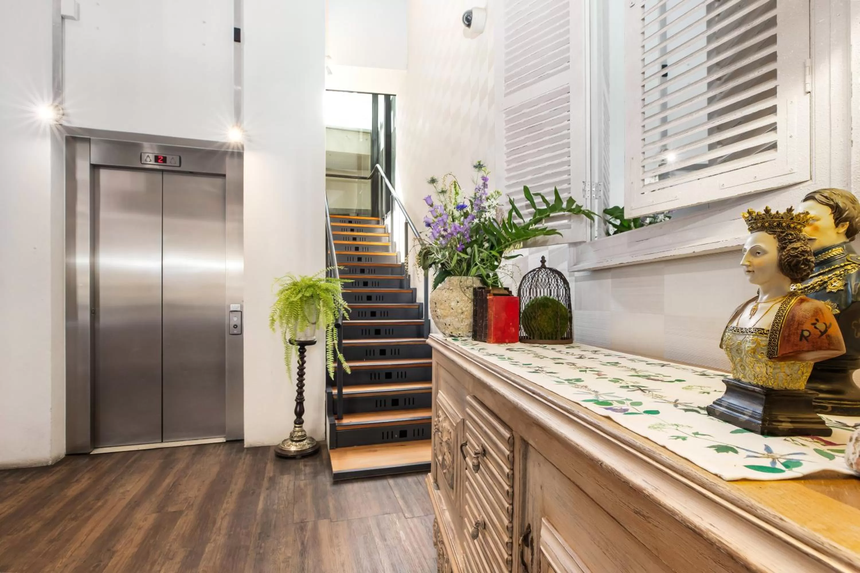 Lobby or reception in Hotel 115