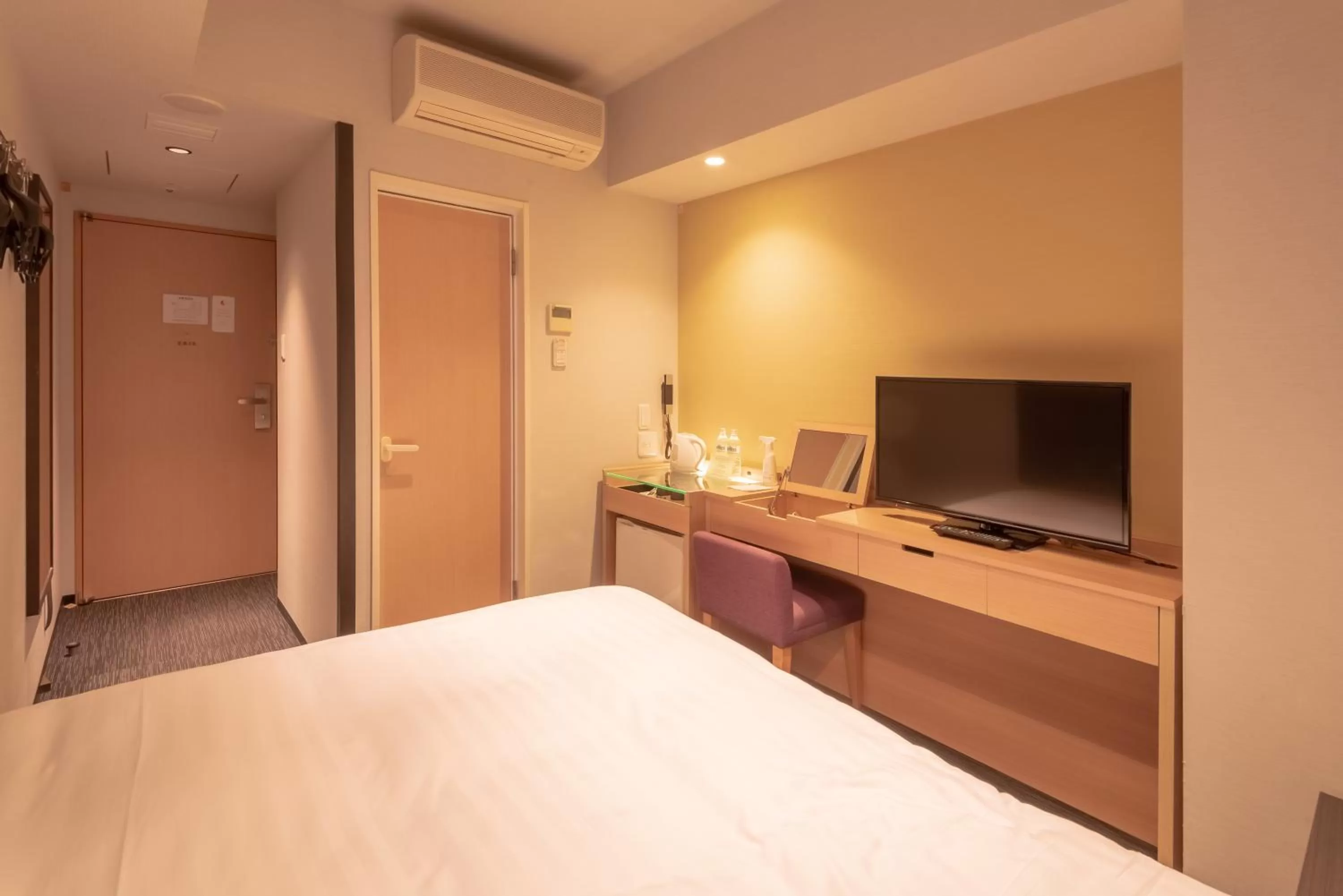 TV and multimedia, Bed in E Hotel Higashi Shinjuku