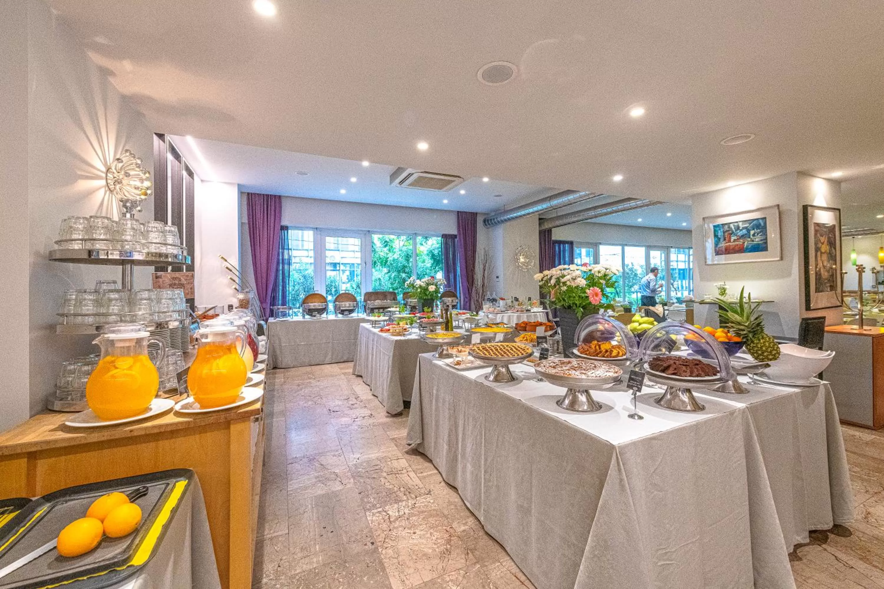 Restaurant/places to eat in Polis Grand Hotel