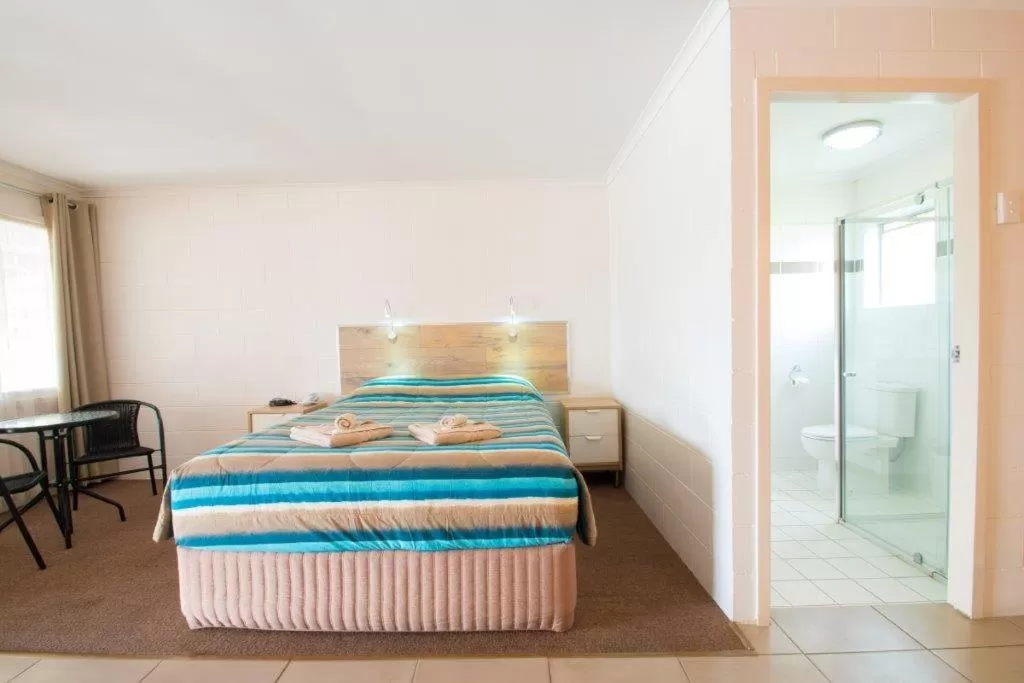 Photo of the whole room, Bed in A & A Motel