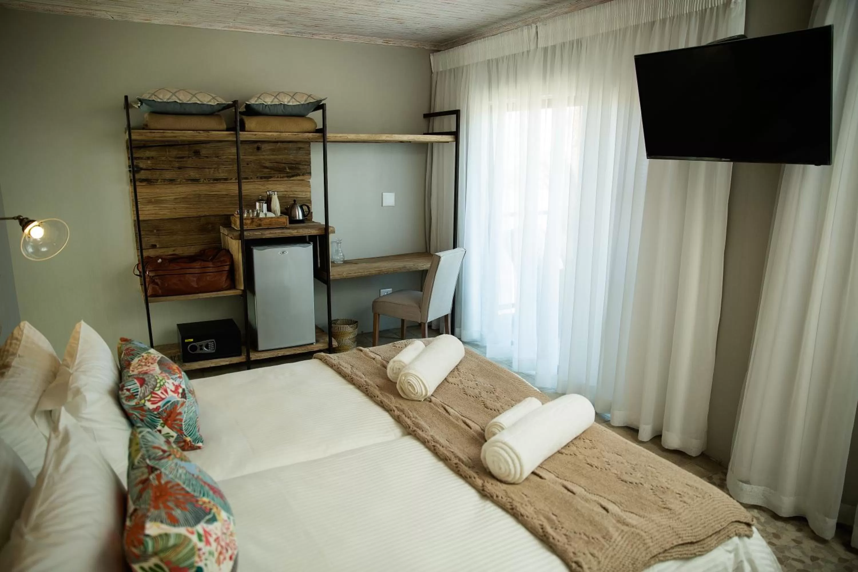 Photo of the whole room, Bed in Driftwood Guesthouse