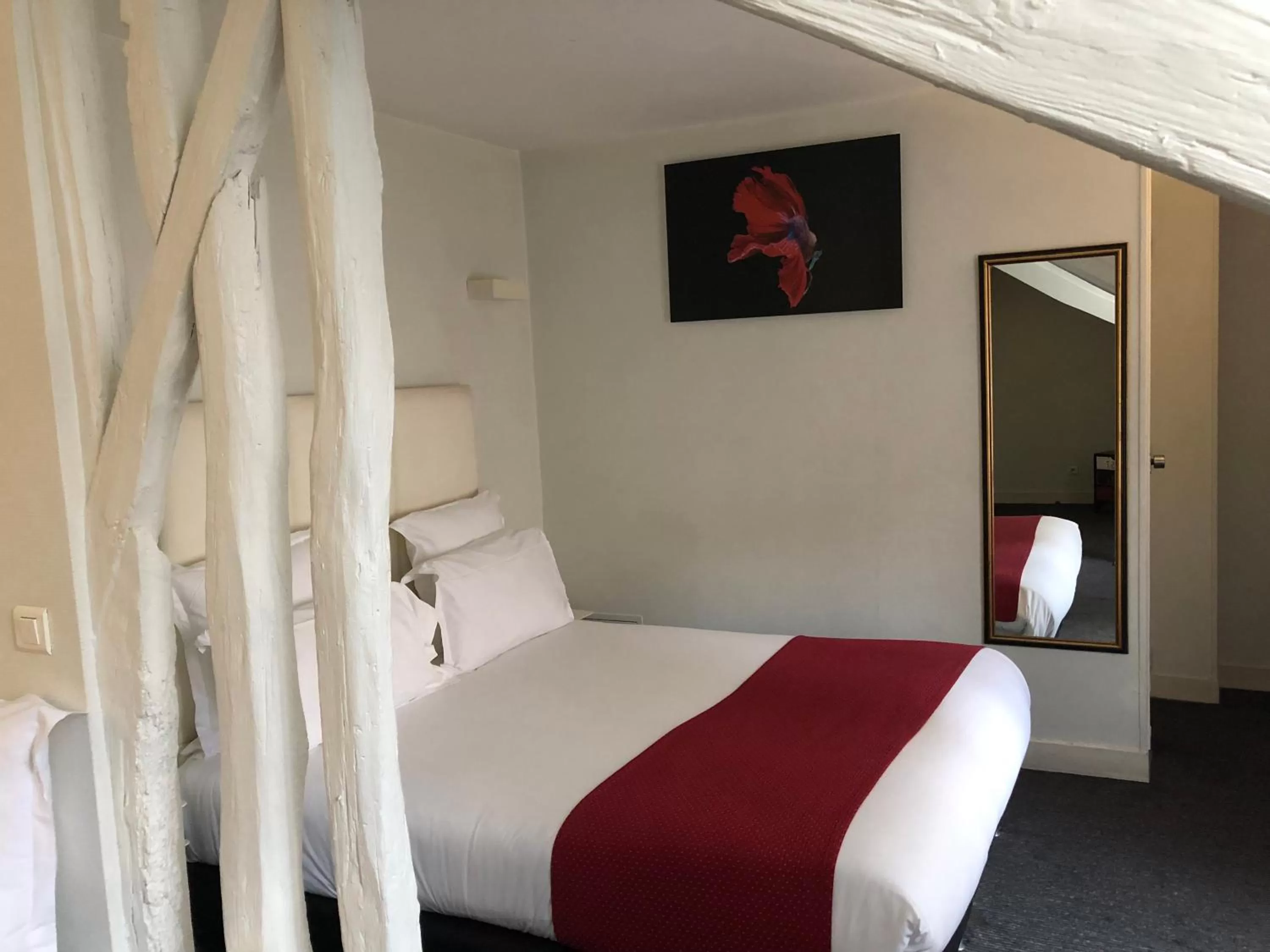 Bed in The Originals City, Hôtel Lecourbe, Paris Tour Eiffel