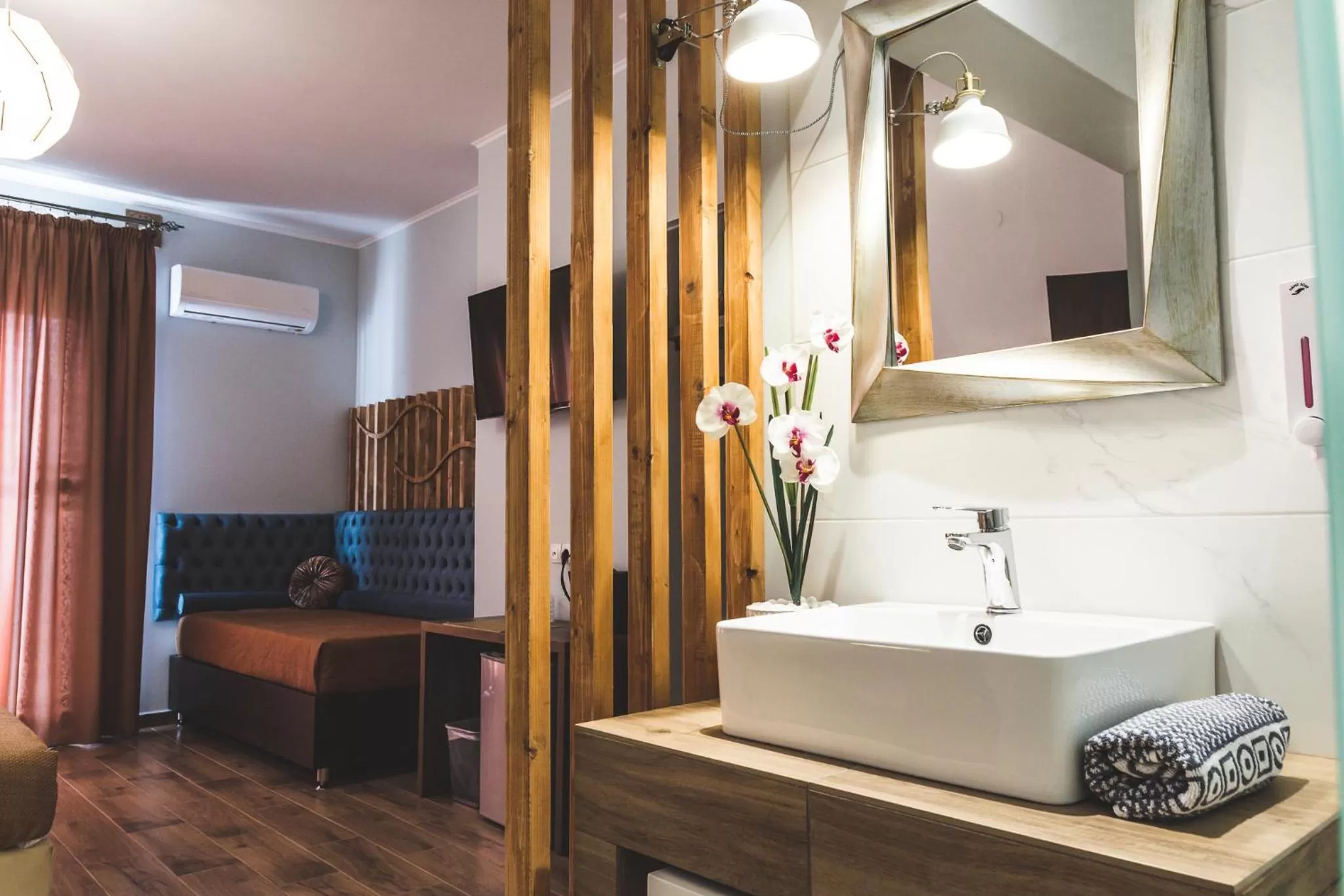 Shower in Dome Rooms Downtown