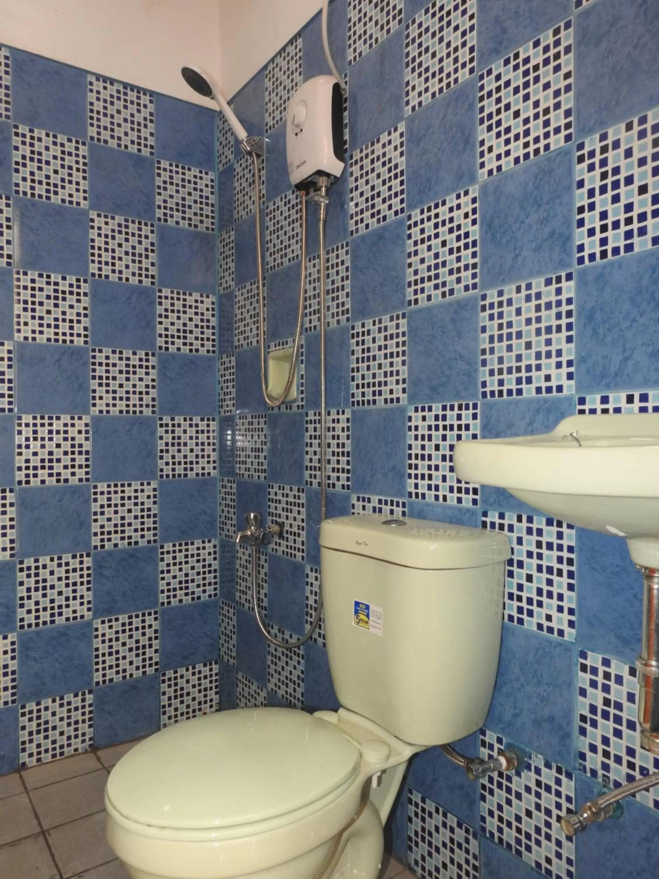 Toilet, Bathroom in Pacifico Seaside Lodge