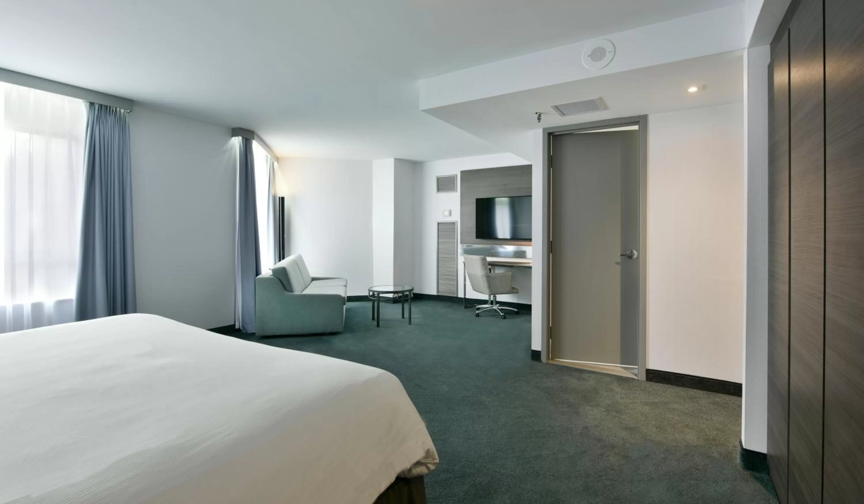 Bed in Novotel Ottawa City Centre Hotel