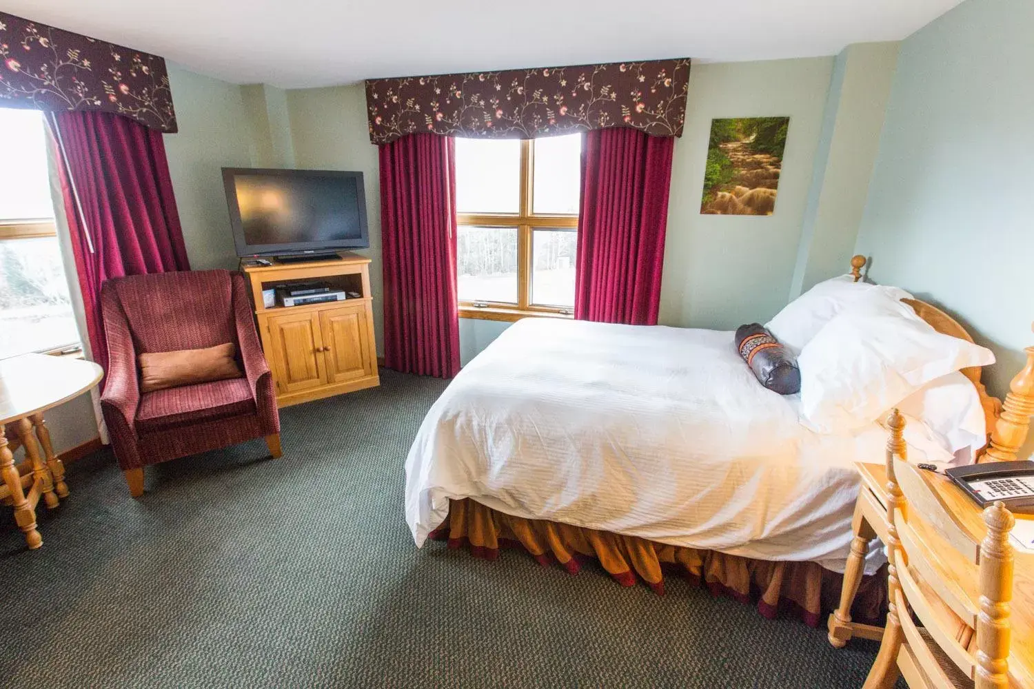 Superior Queen Room with Sofa in Sugarloaf Mountain Hotel Superior Queen Room with Sofa in Sugarloaf Mountain Hotel