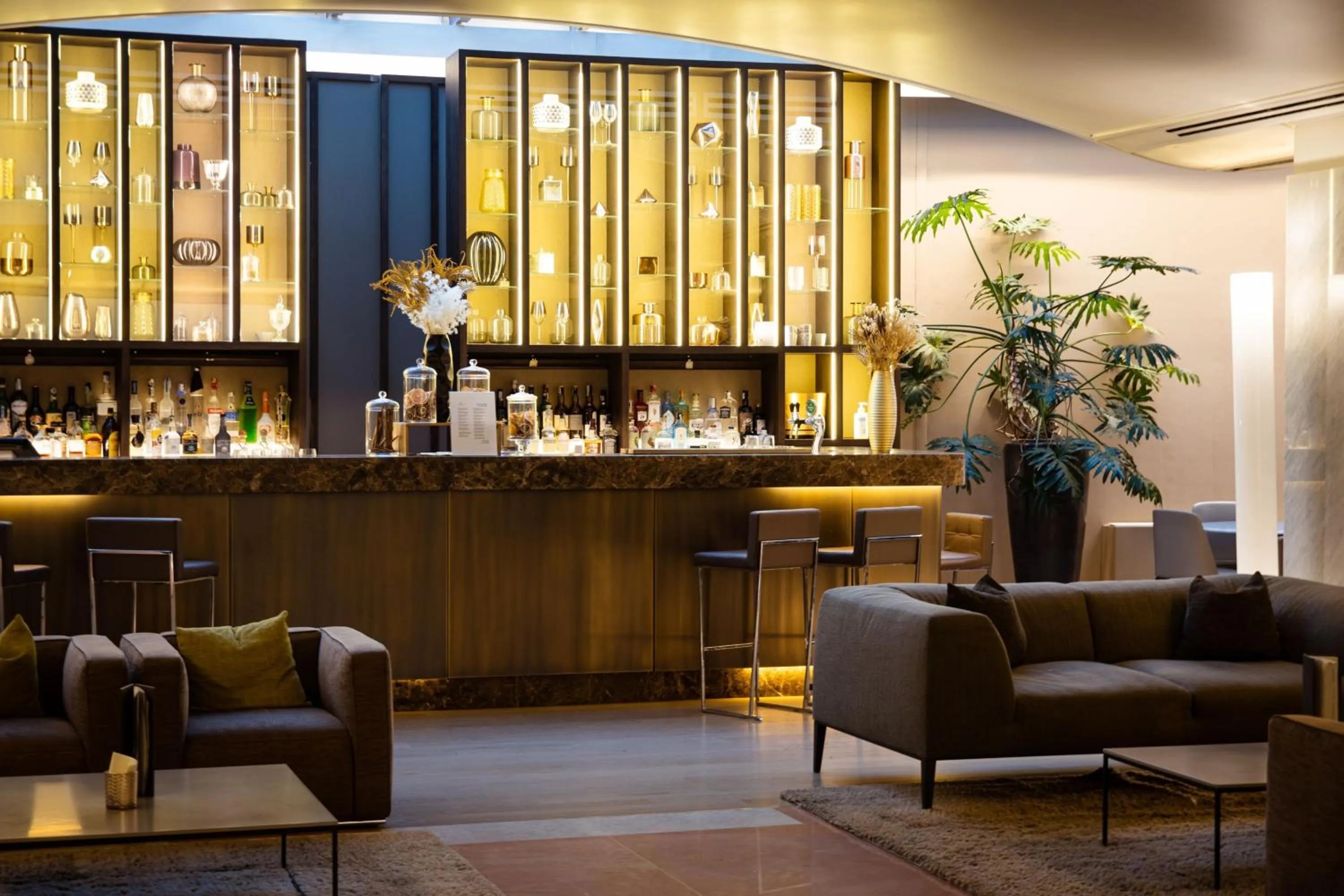Lounge or bar in Sheraton Lake Como Hotel