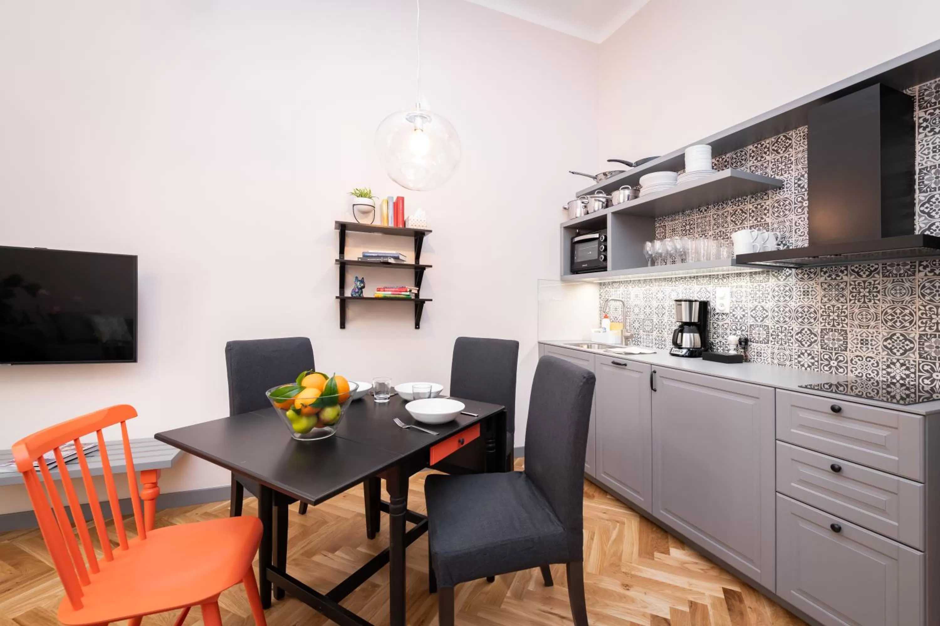 Kitchen or kitchenette in Garden Suites Residence by TKC