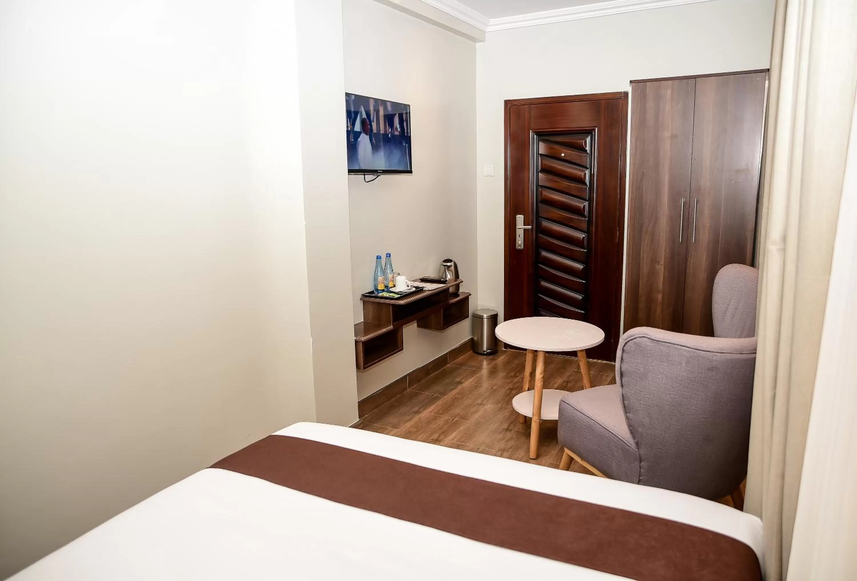 Seating area, Bed in LA BEILA HOTEL MERU