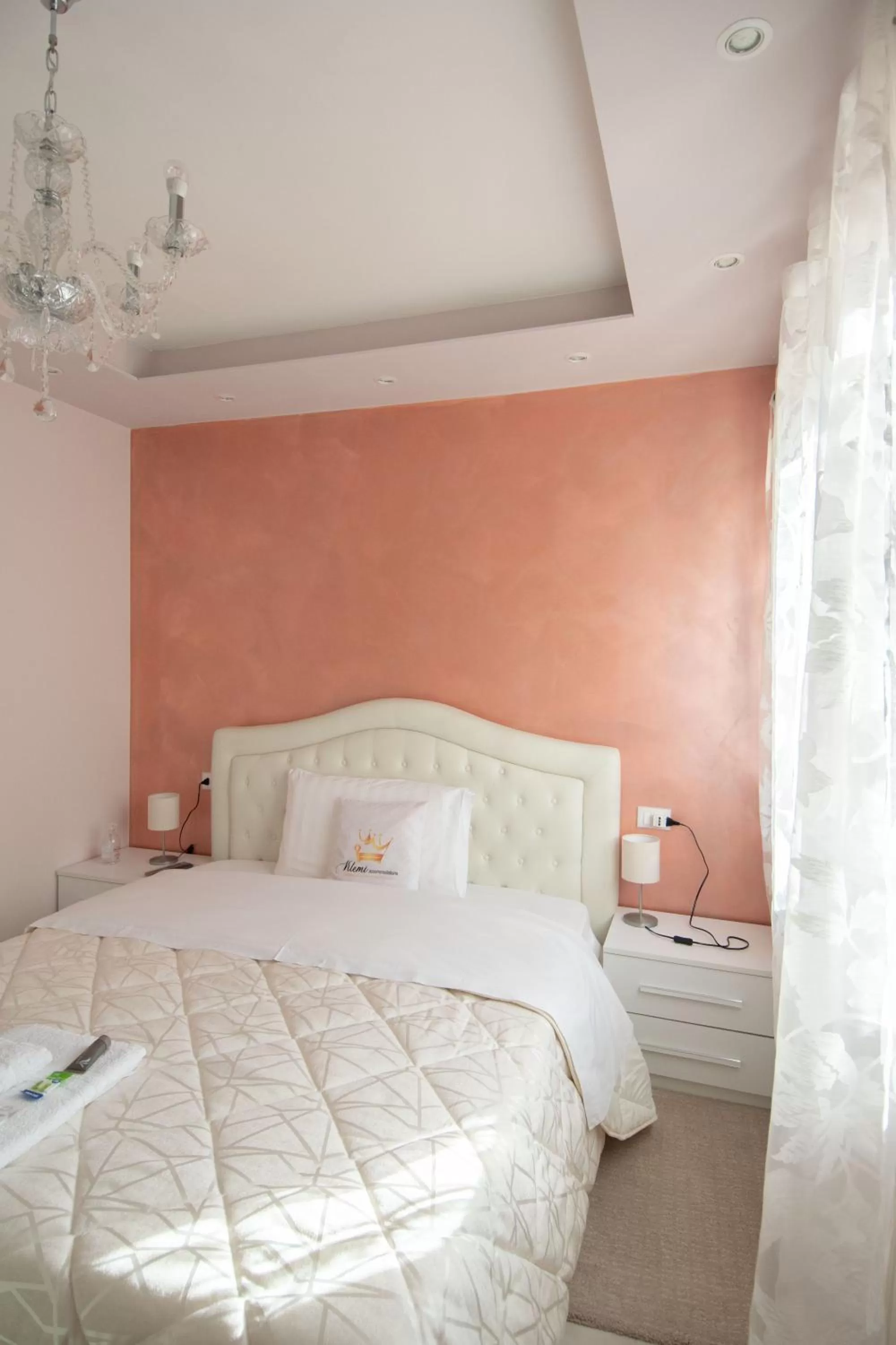 Bed in Klemi, rooms in old town