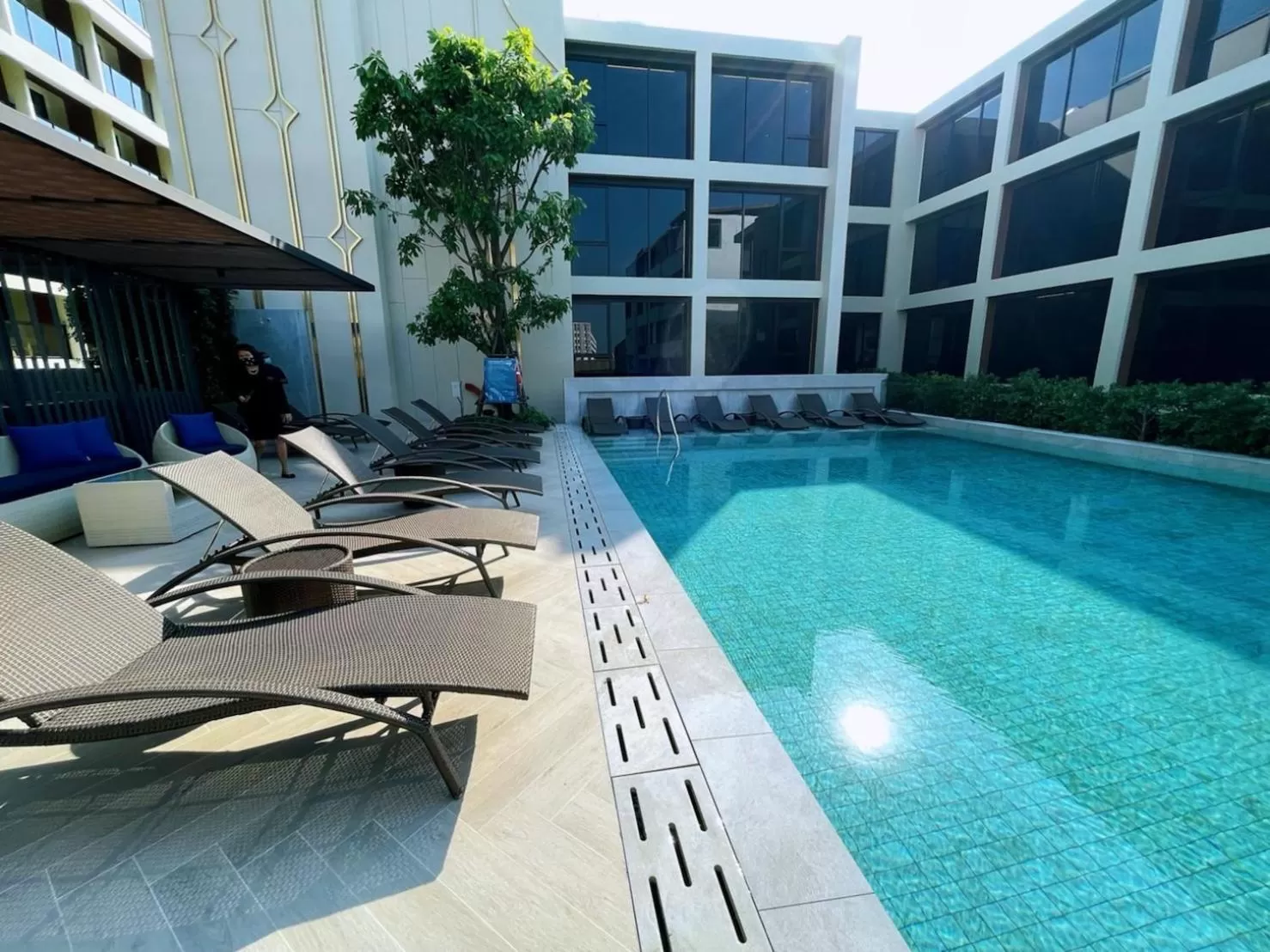 Swimming pool in Centara Life Hotel Bangkok Phra Nakhon