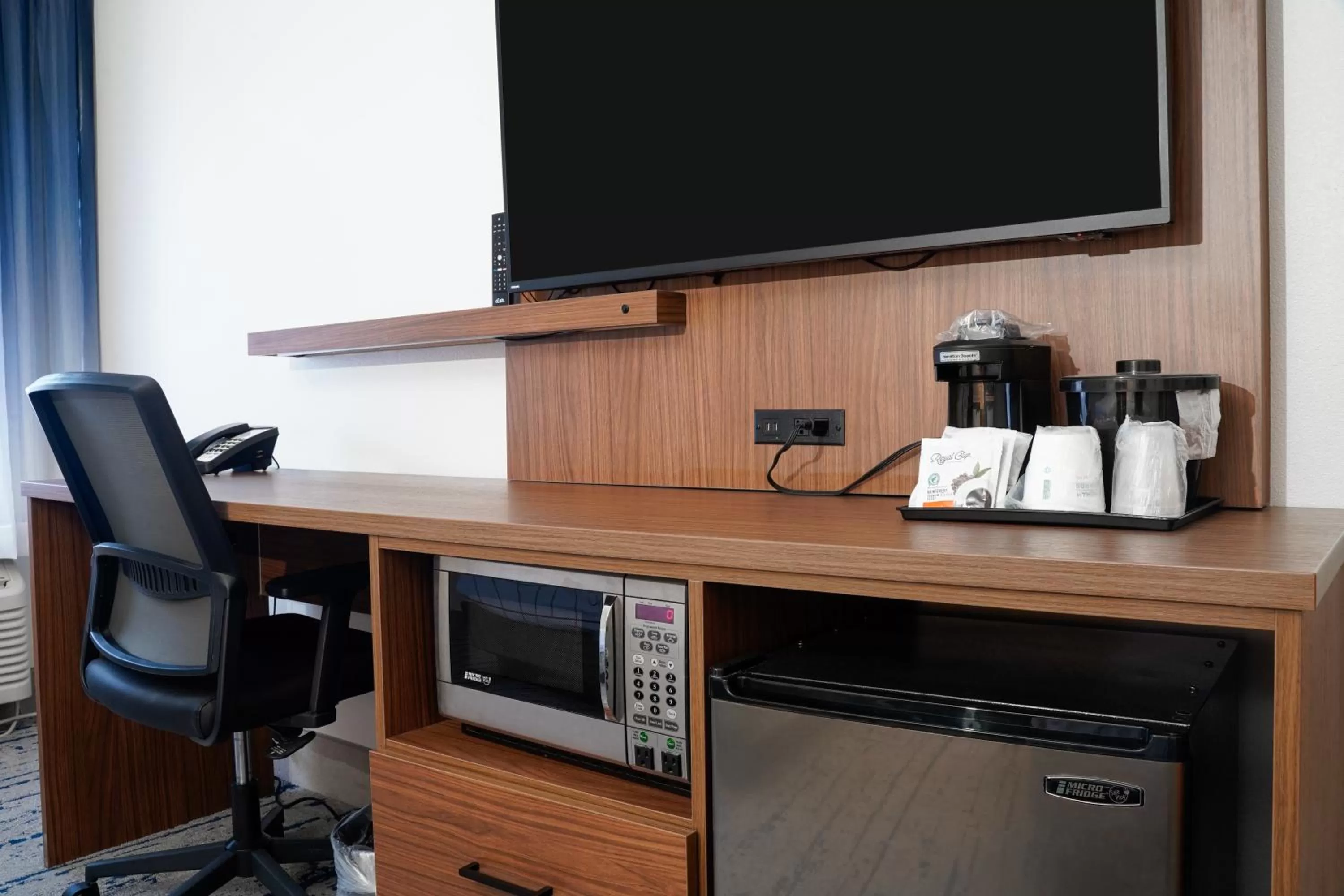 TV and multimedia in La Quinta by Wyndham Nashville Airport