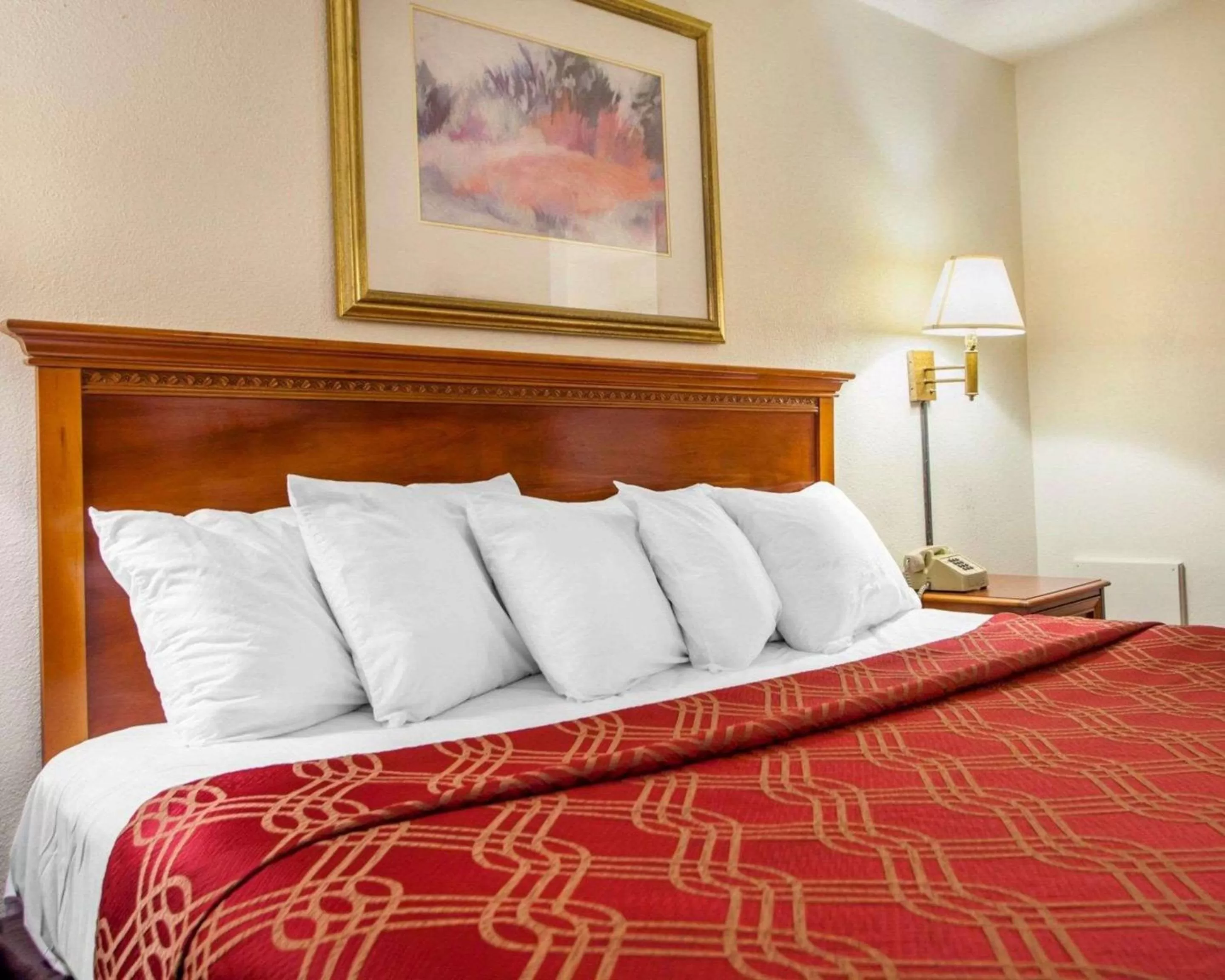 Photo of the whole room, Bed in Econo Lodge