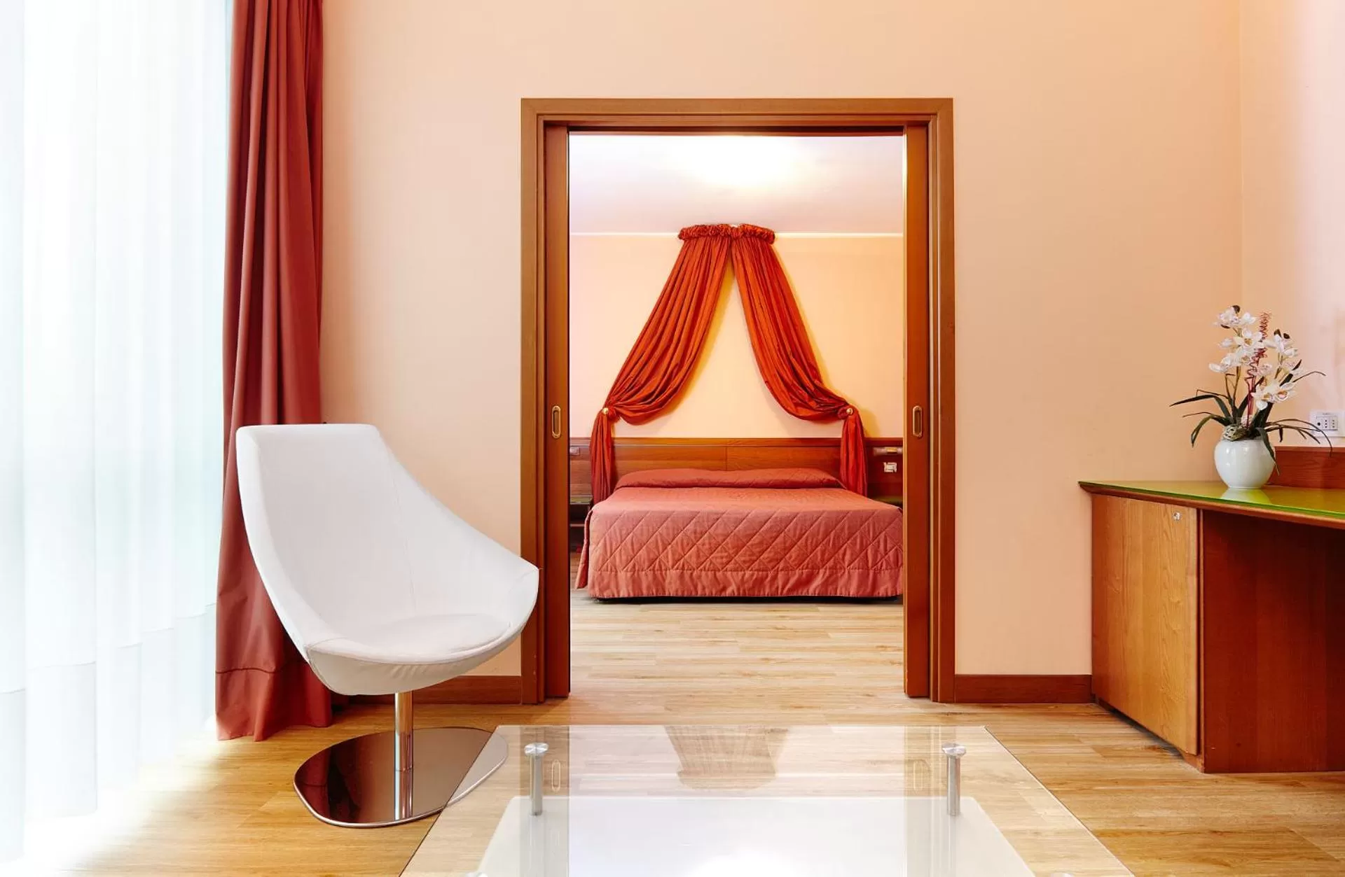 Living room, Bed in Primhotel