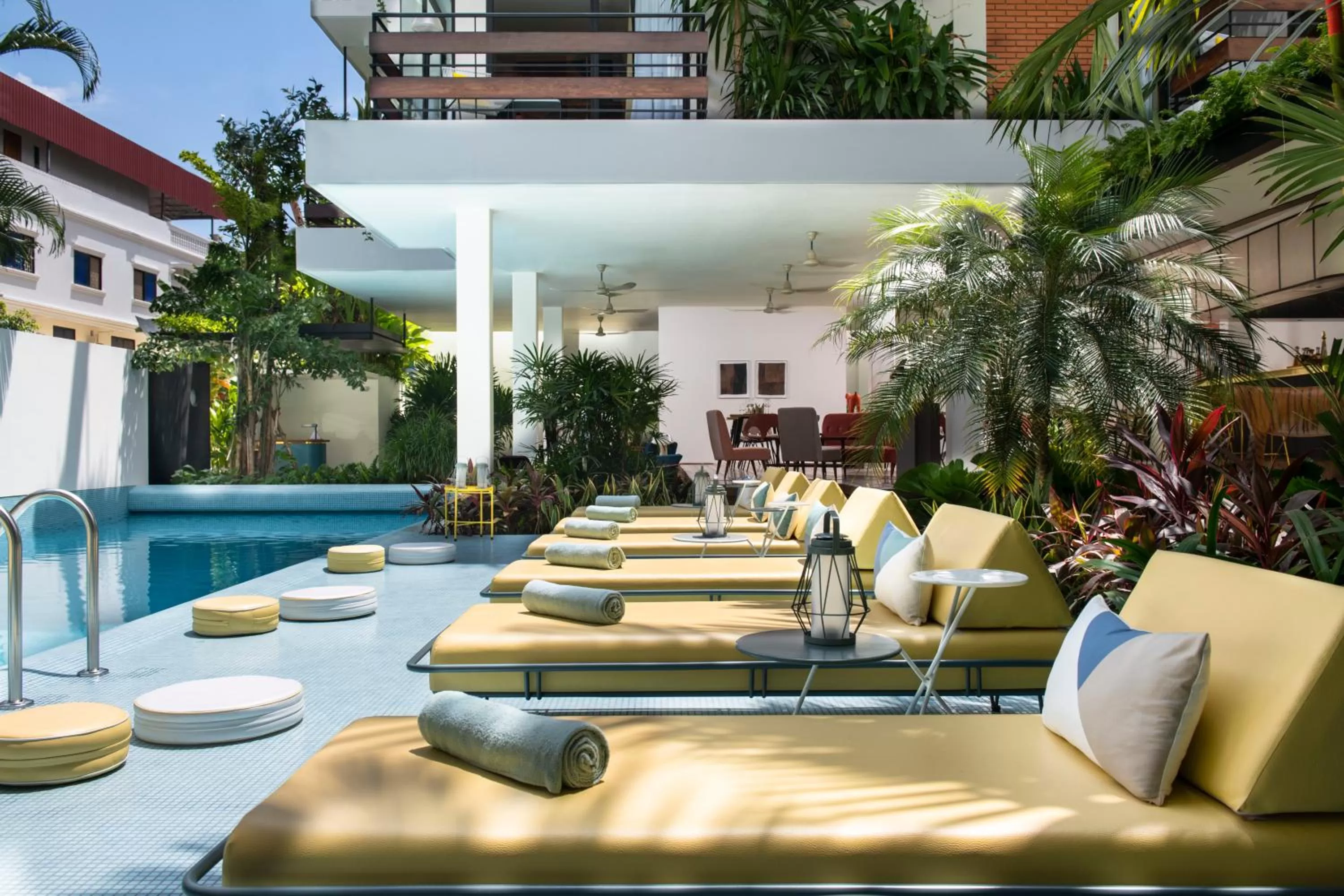 Swimming pool in Viroth's Villa