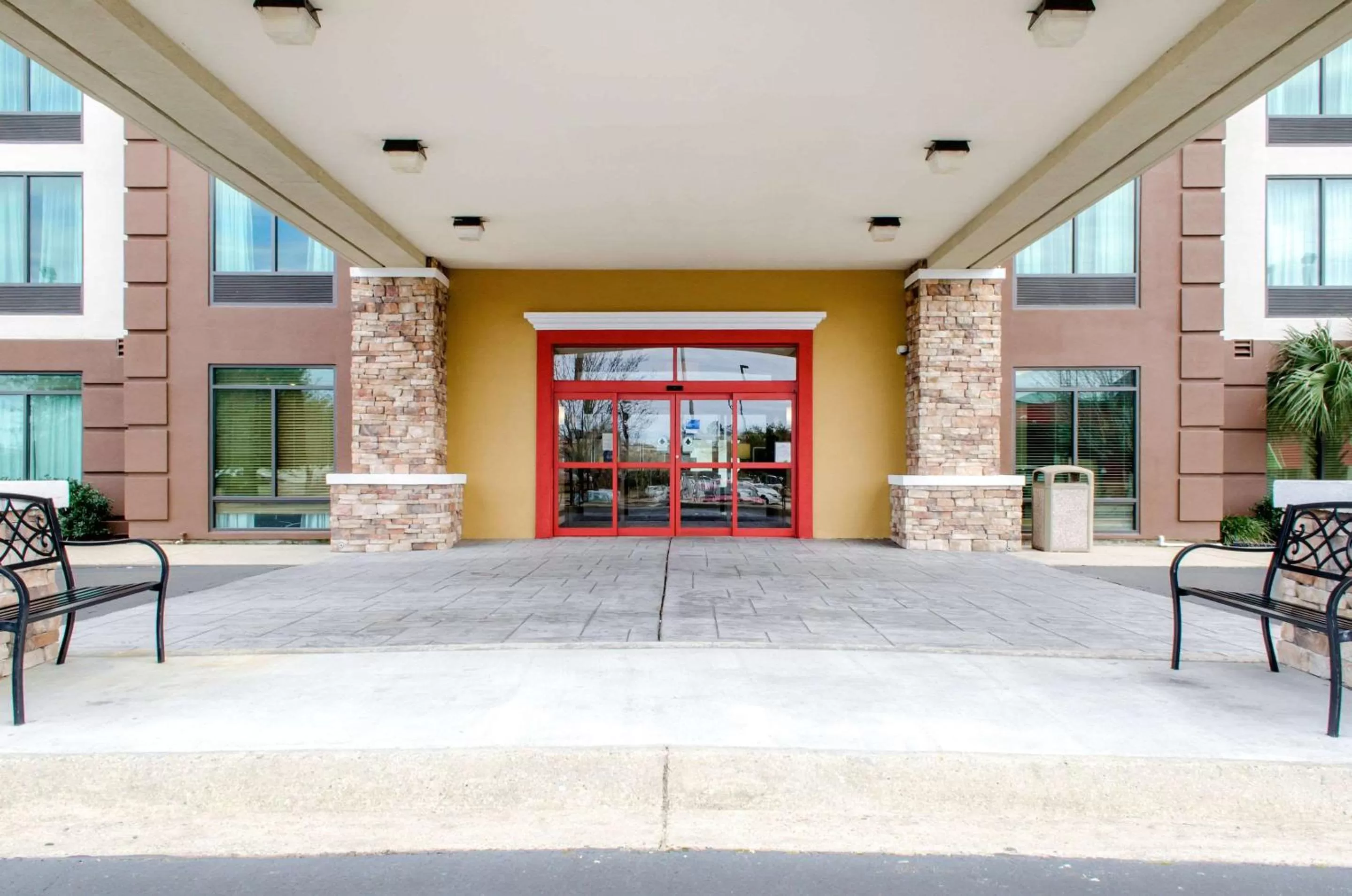 Property building in Comfort Inn & Suites Biloxi-D'Iberville