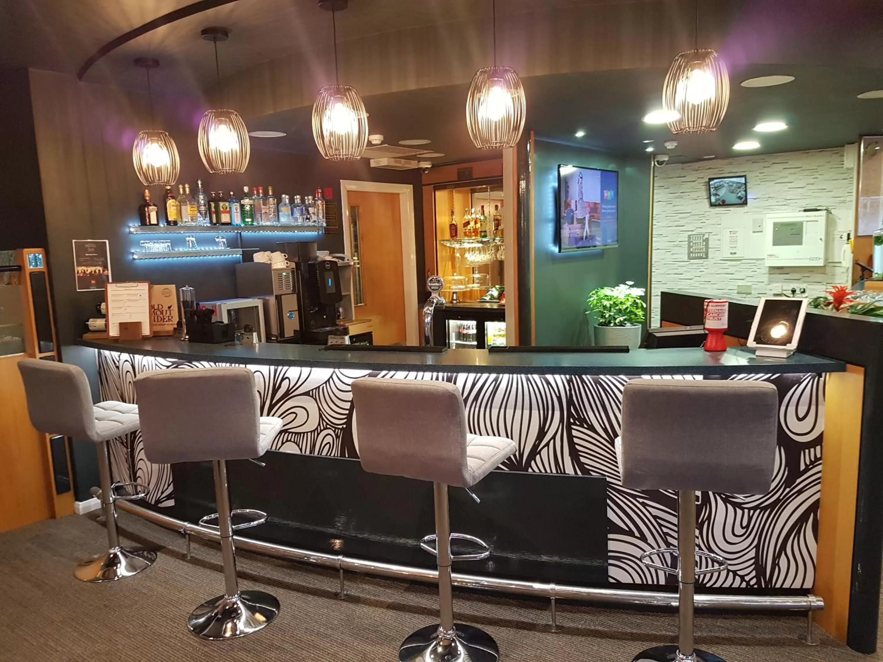 Lounge or bar in ibis Cardiff Gate - International Business Park