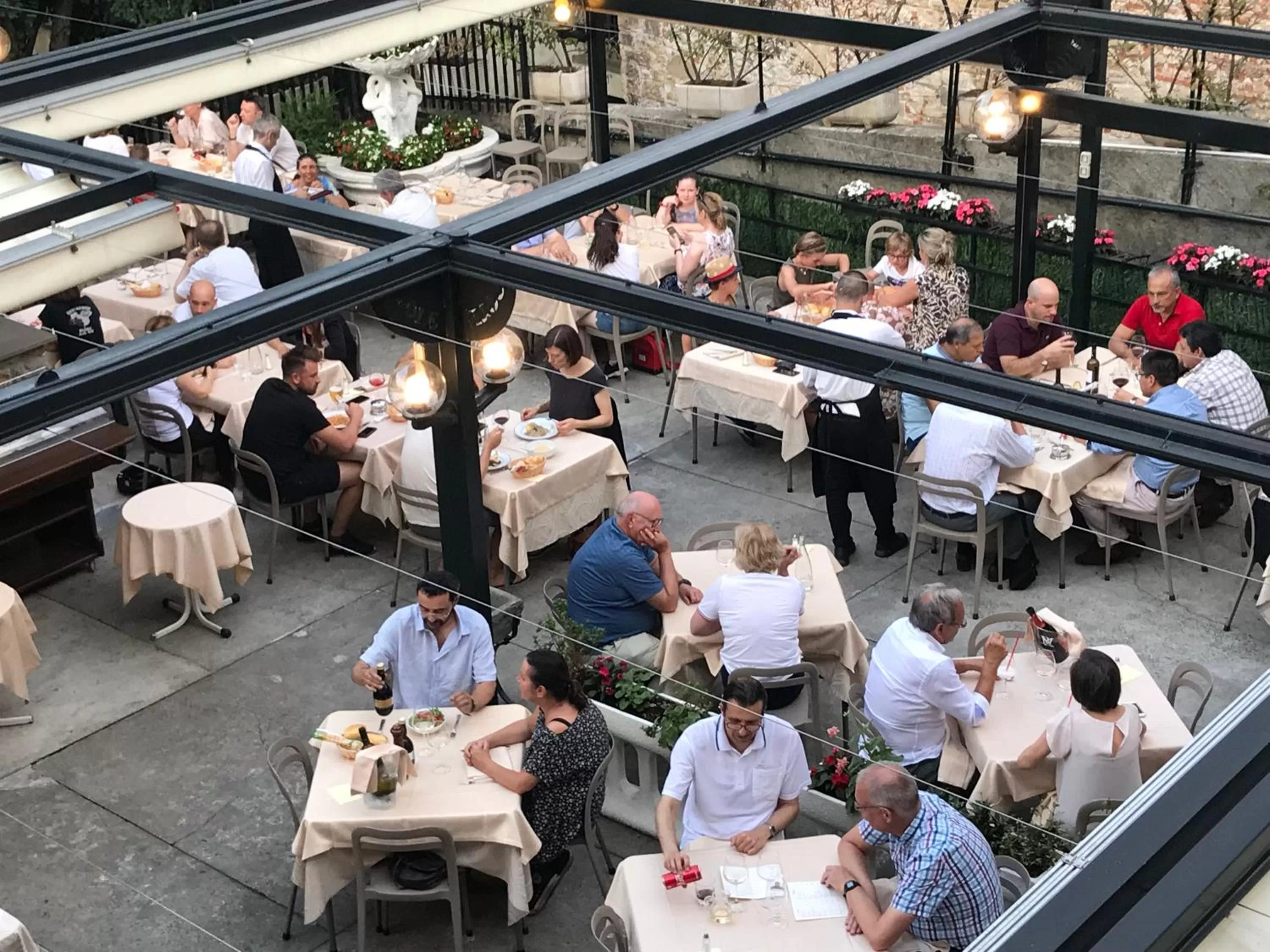 Restaurant/places to eat in Il Sole