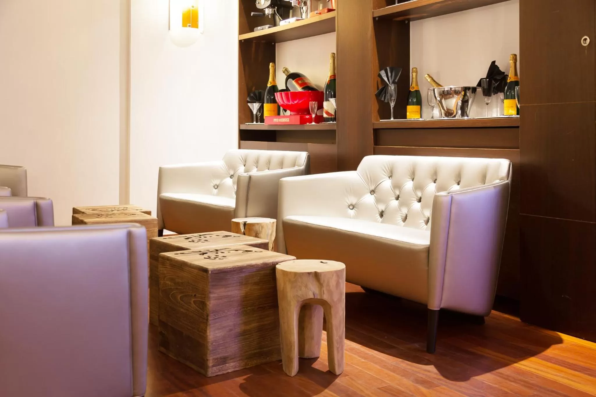 Communal lounge/ TV room in Hotel Tristar