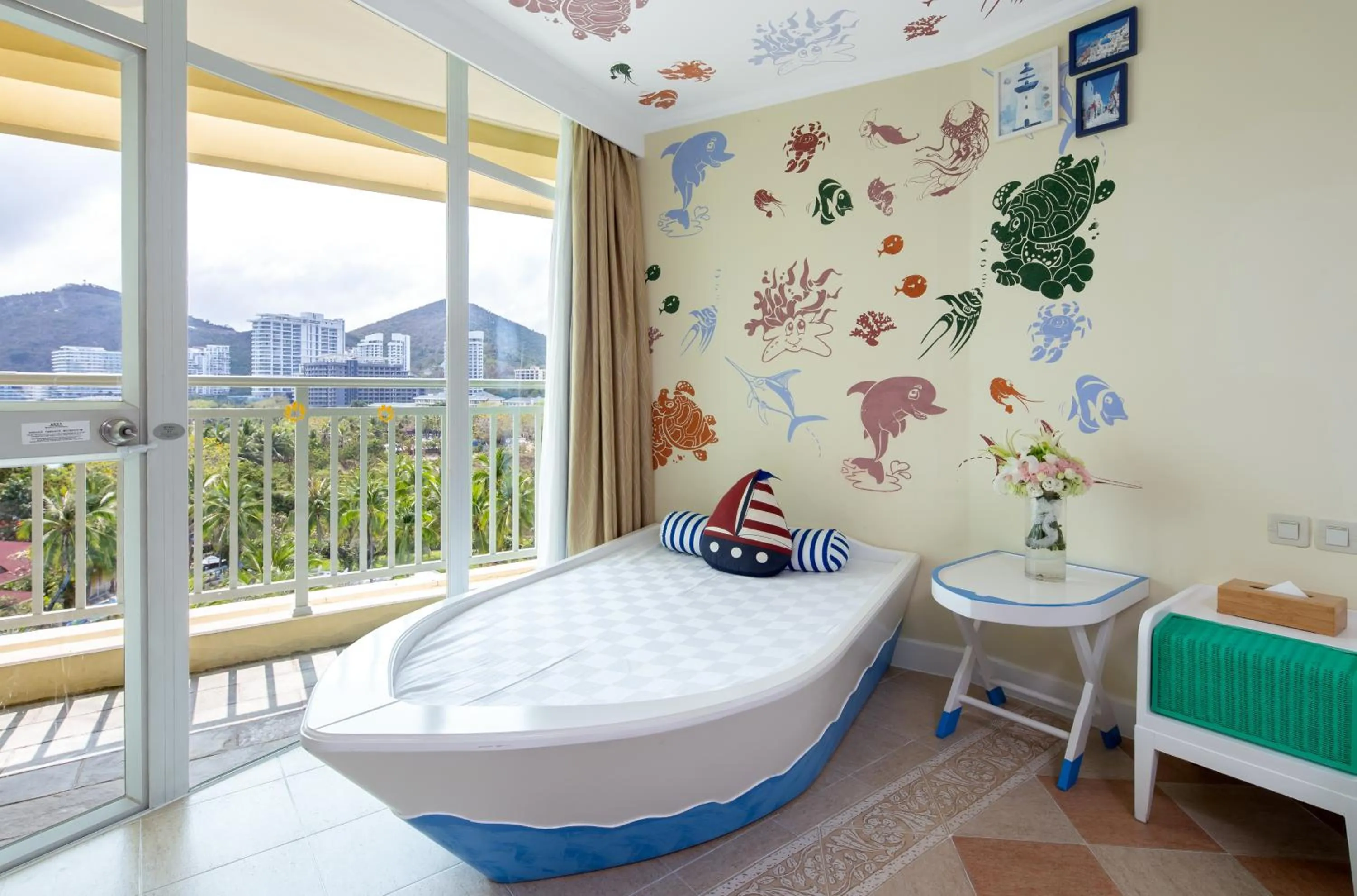 Photo of the whole room, Bed in Sunshine Resort Intime Sanya