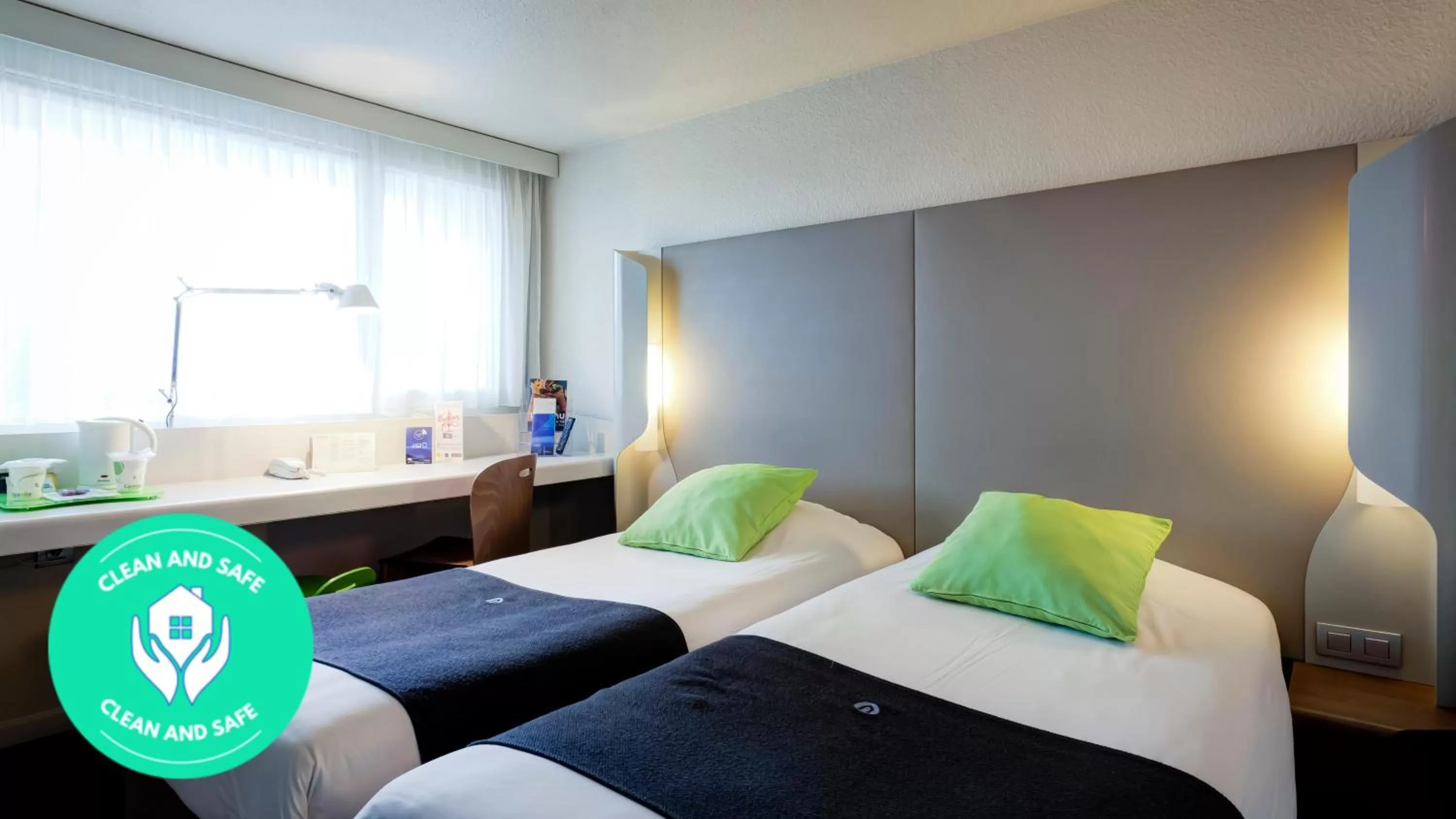 Bed in Campanile Evry Ouest - Corbeil Essonnes