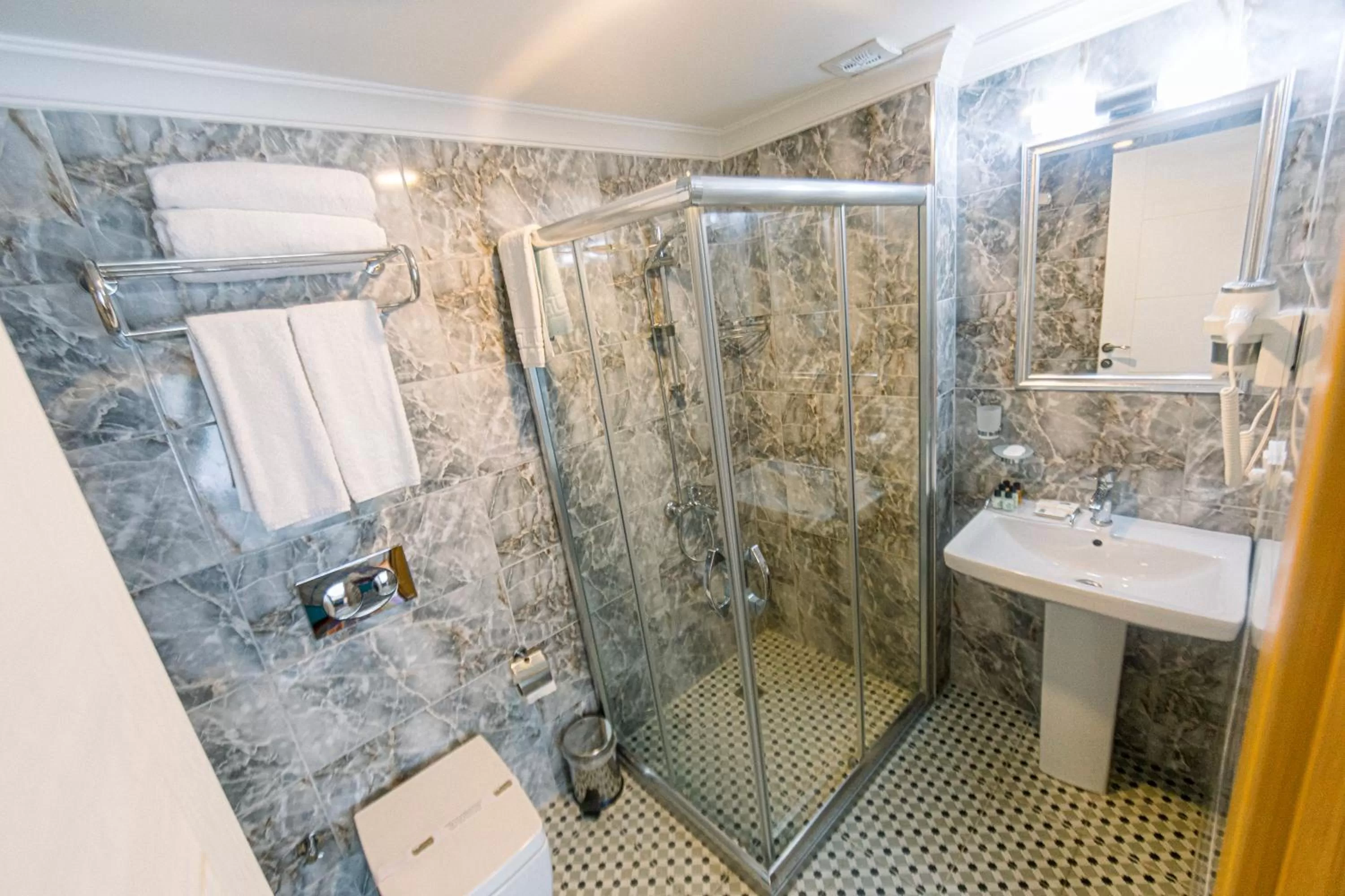 Bathroom in Acacia Mansion Hotel