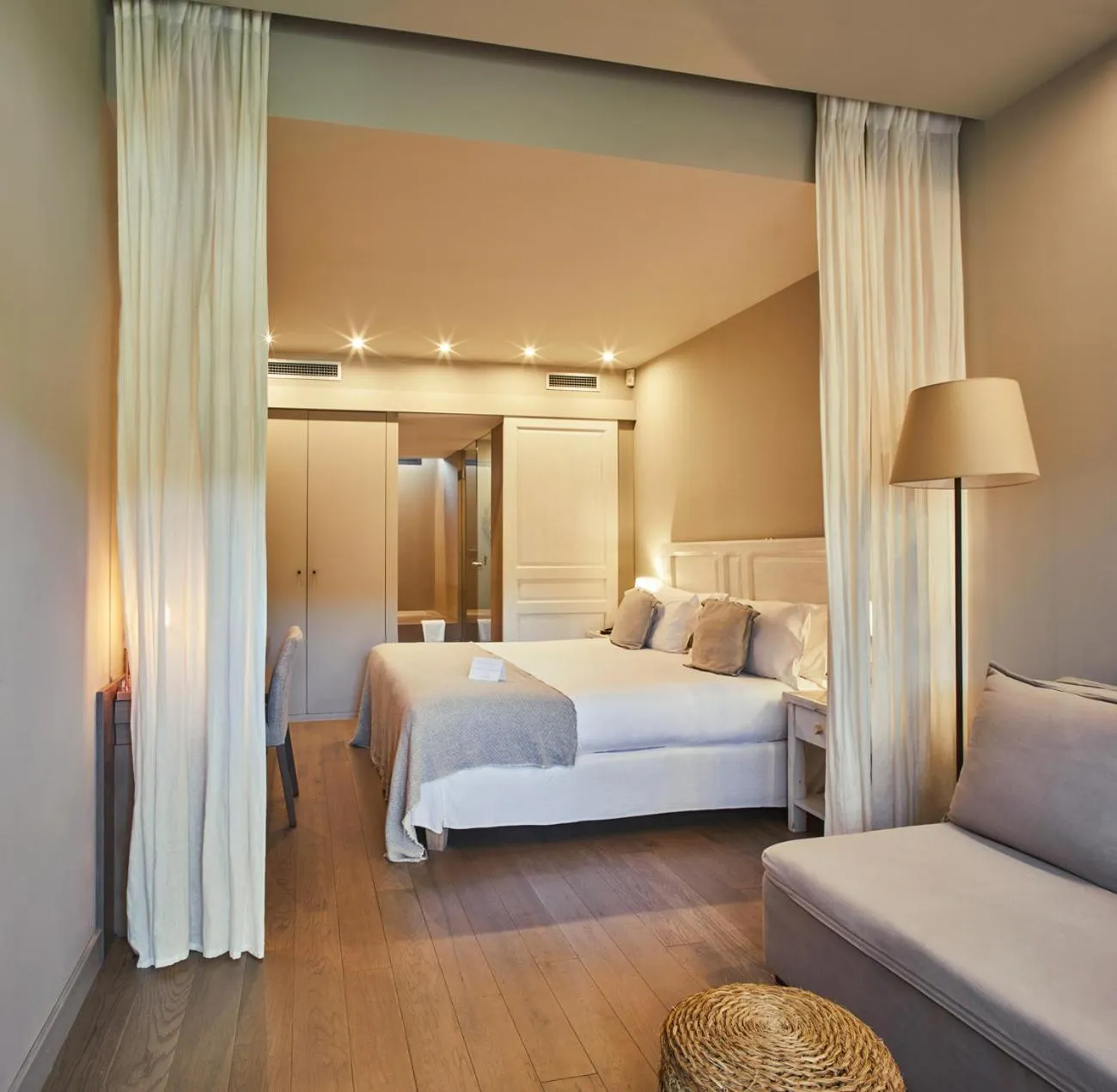 Property building, Bed in Mas Salagros EcoResort & SPA