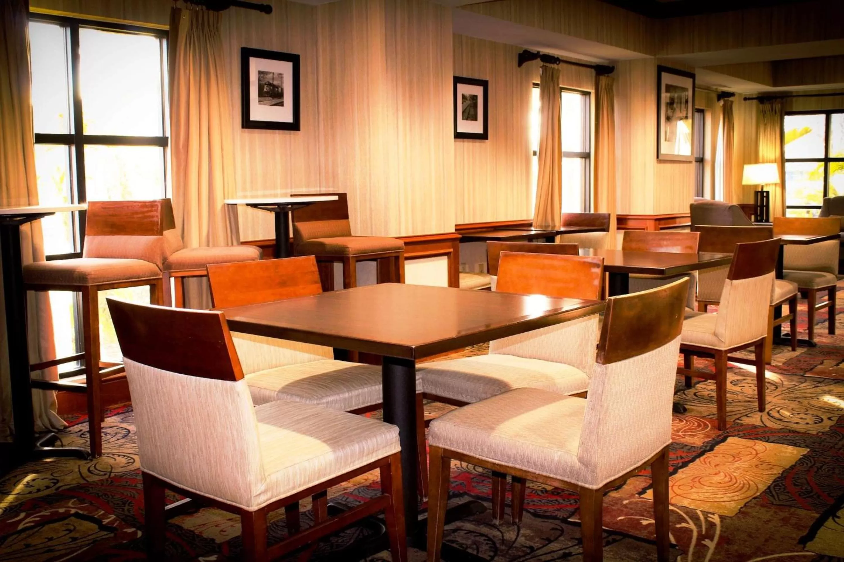 Restaurant/places to eat in Best Western Plus Arrowhead Hotel