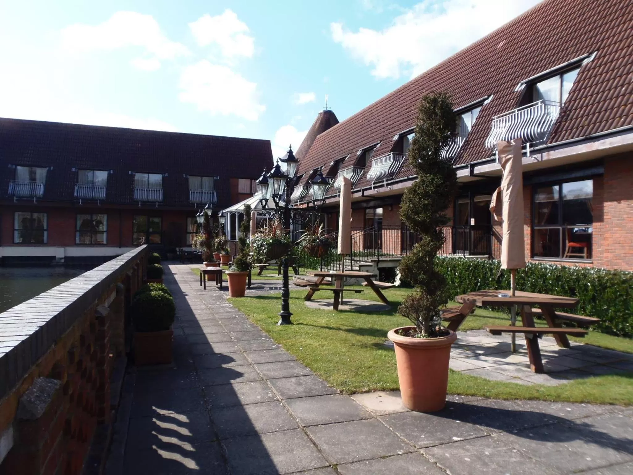 Facade/entrance in Lakeside International Hotel
