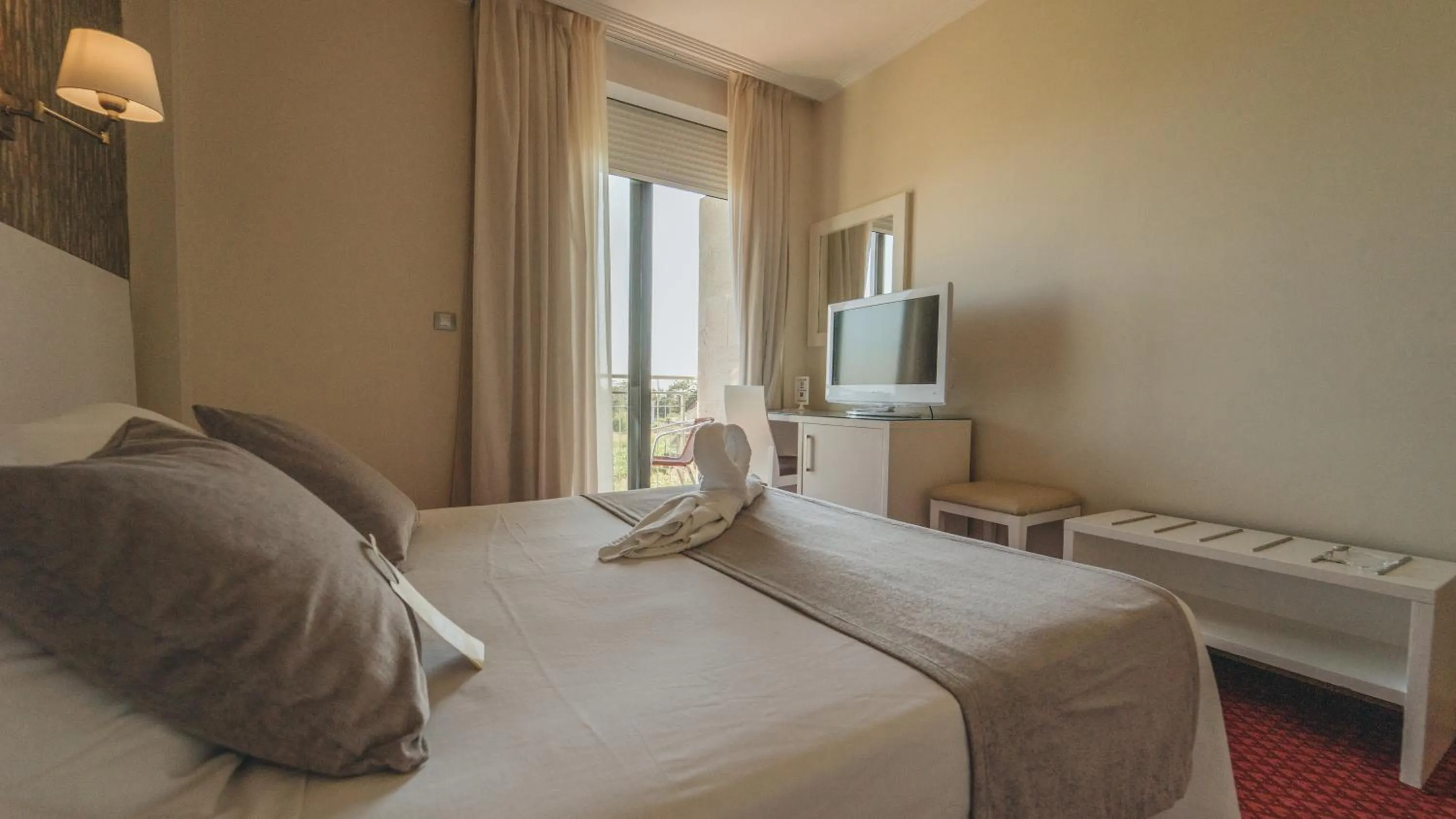 Bedroom, Bed in Peregrina Hotel