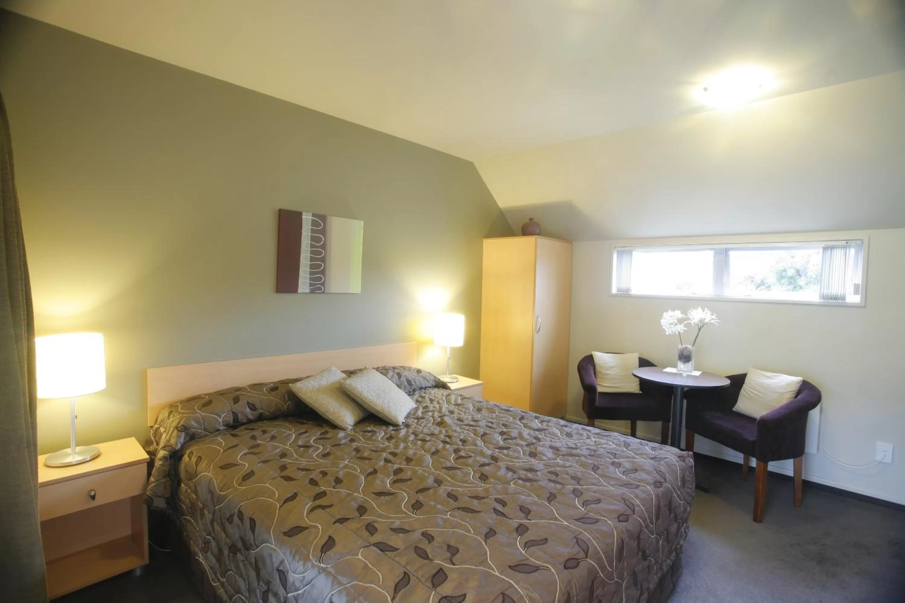 Photo of the whole room, Bed in CentrePoint on Colombo