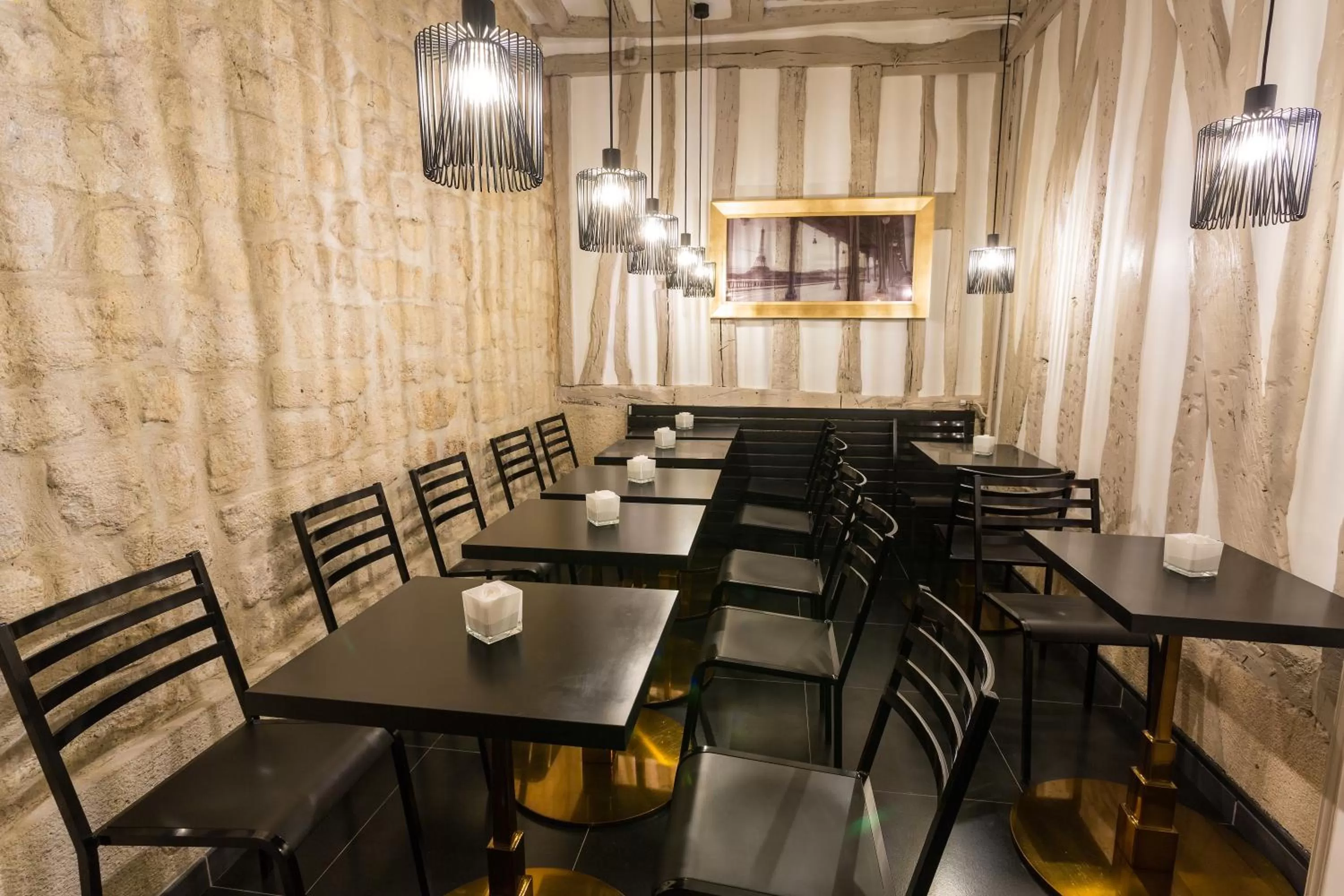 Dining area in Pratic Hotel