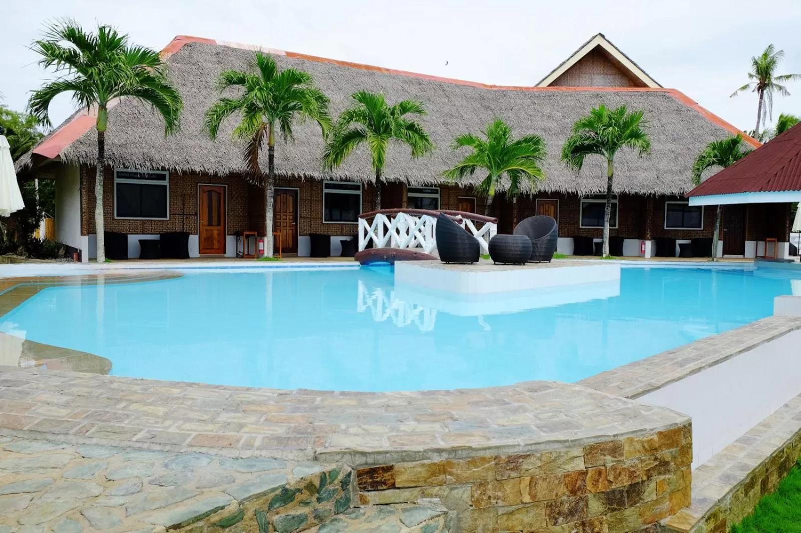 Swimming pool in Cliffside Resort