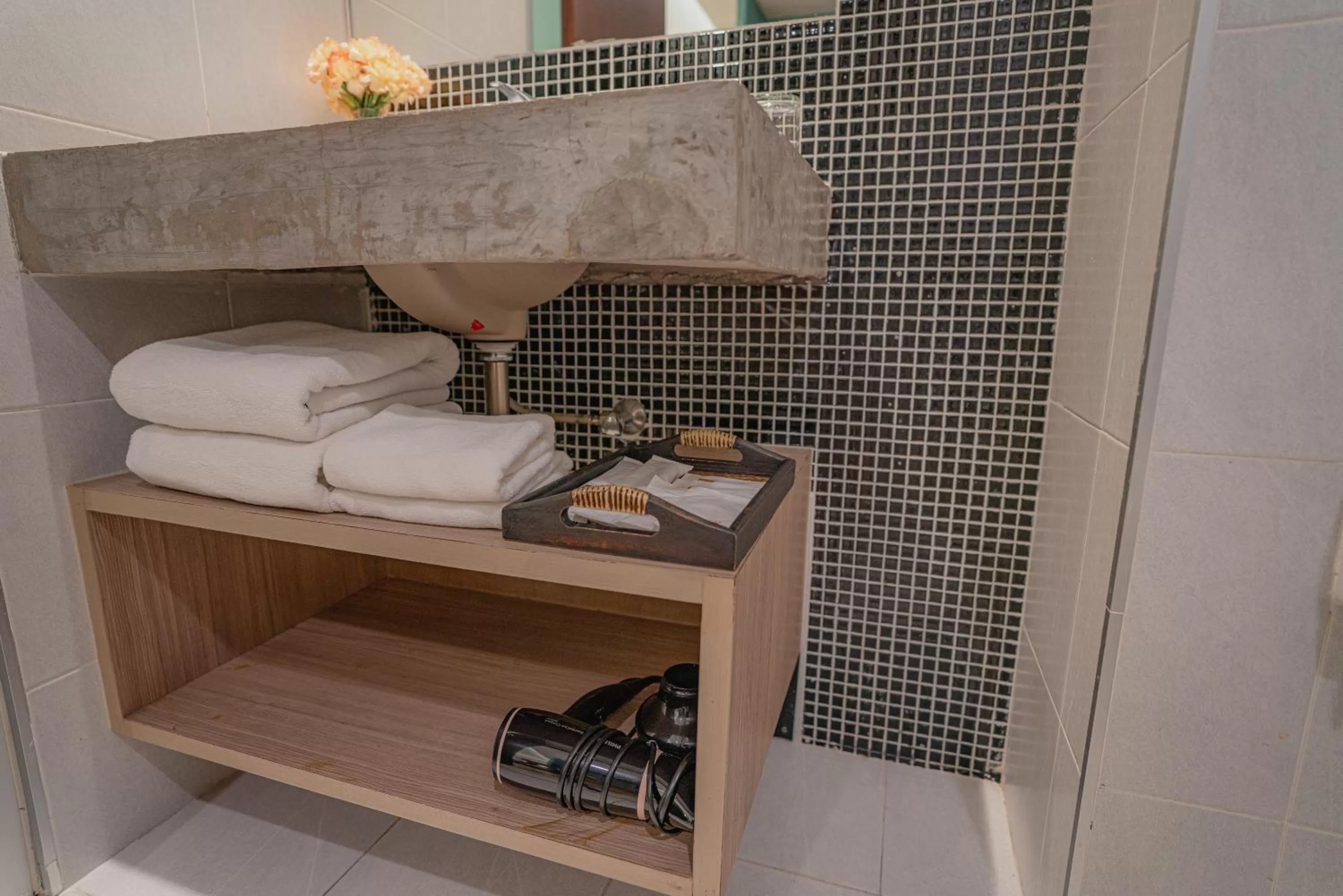 Bathroom in Peace Land Khaosan