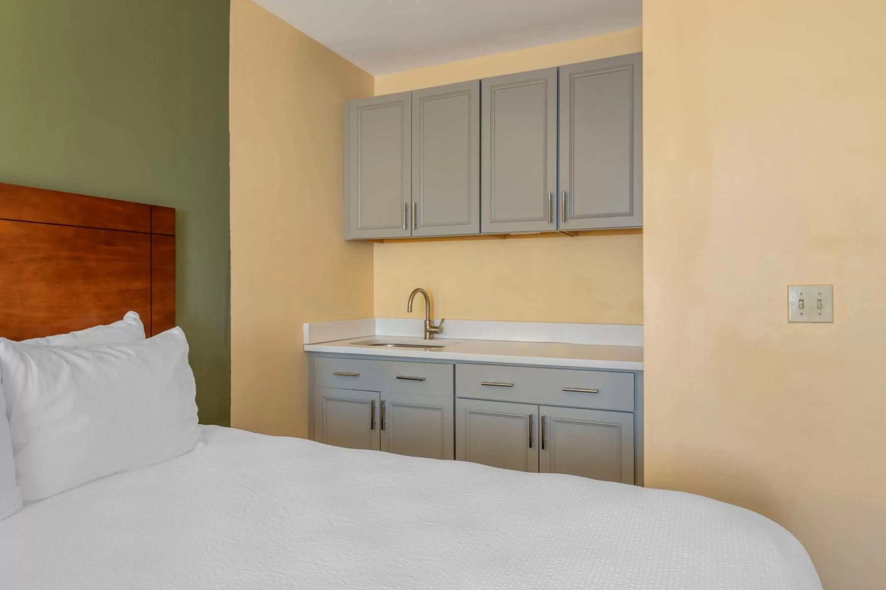 Photo of the whole room, Bed in Best Western Plus Brunswick Bath