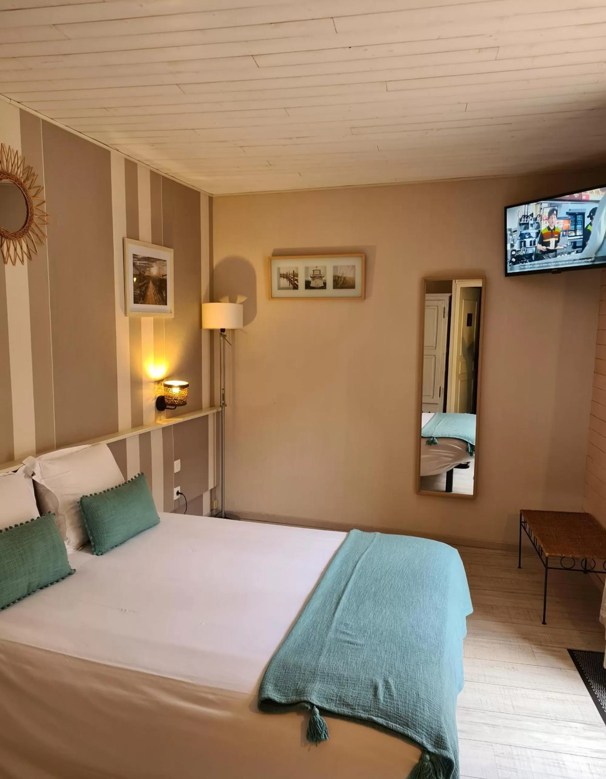 Bed in Le Royal Hôtel