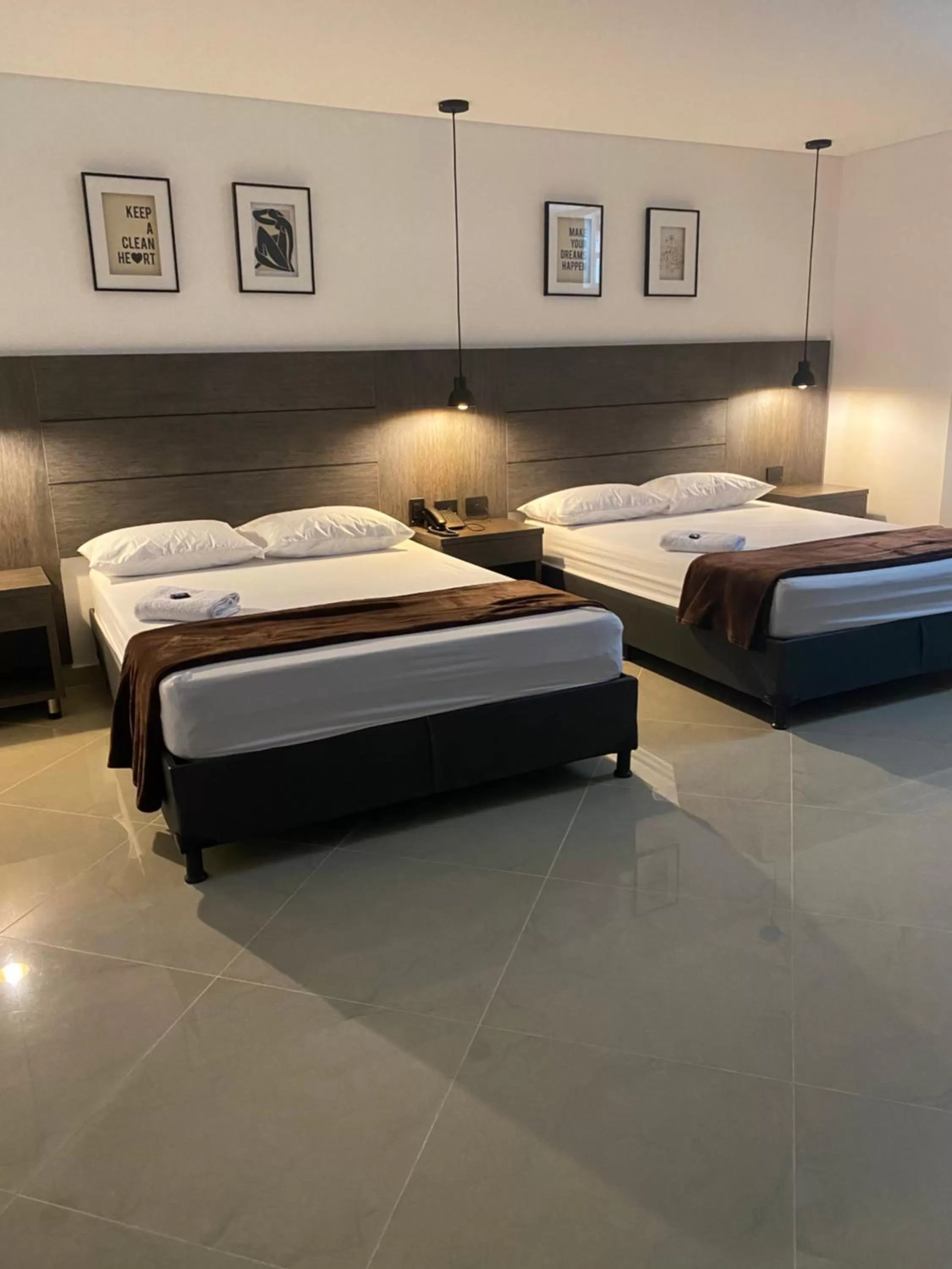 Bed in Hotel California City